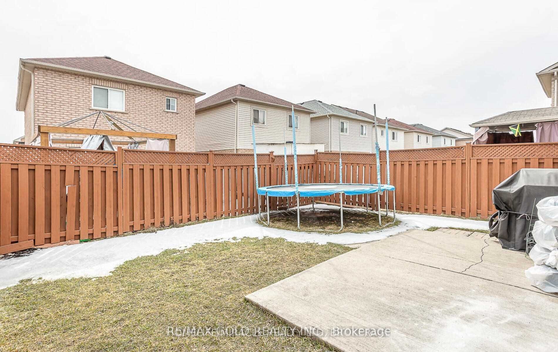 Photo 2 of 32 Earl Grey Crescent, Brampton, Fletcher's Meadow — HOMEH