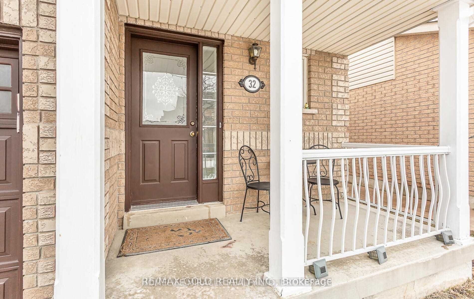 Photo 8 of 32 Earl Grey Crescent, Brampton, Fletcher's Meadow — HOMEH
