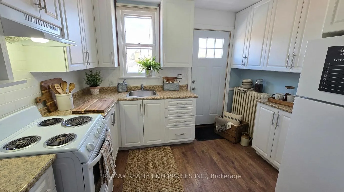 Photo 1 of Unit 1, 142 Emerald Street S, Hamilton, Stinson — HOMEH