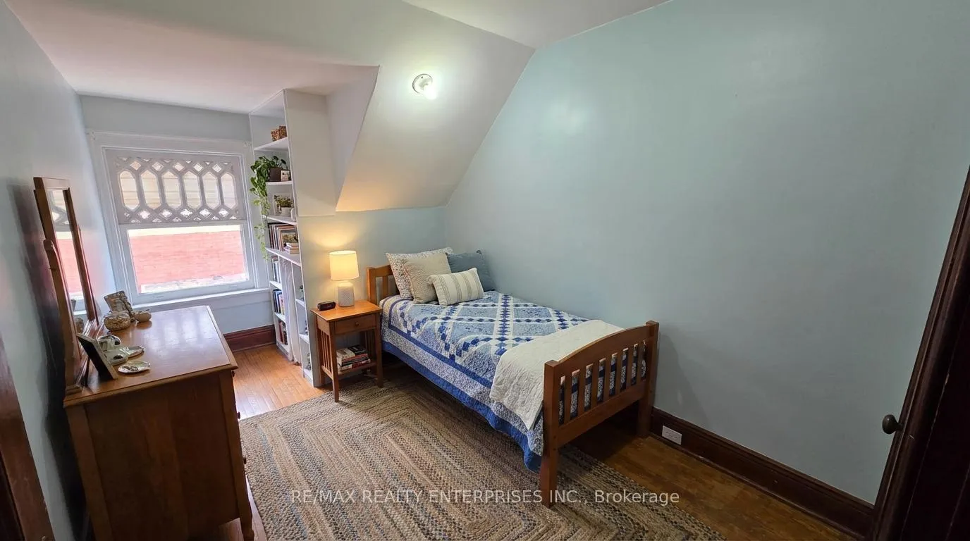 Photo 2 of Unit 1, 142 Emerald Street S, Hamilton, Stinson — HOMEH
