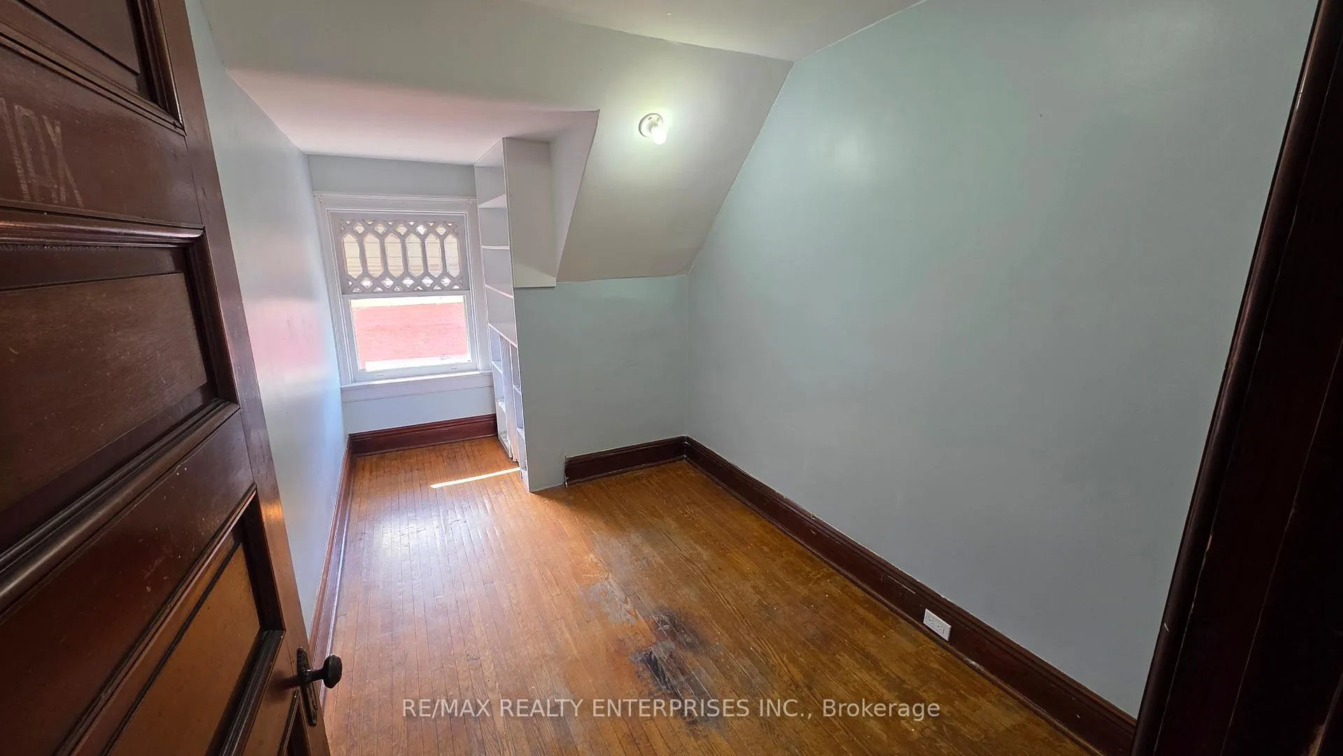 Photo 4 of Unit 1, 142 Emerald Street S, Hamilton, Stinson — HOMEH