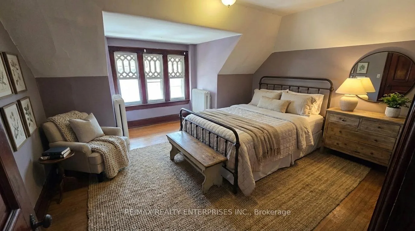 Photo 5 of Unit 1, 142 Emerald Street S, Hamilton, Stinson — HOMEH
