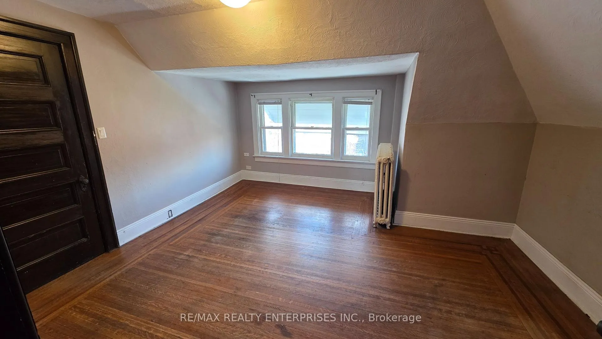 Photo 8 of Unit 1, 142 Emerald Street S, Hamilton, Stinson — HOMEH