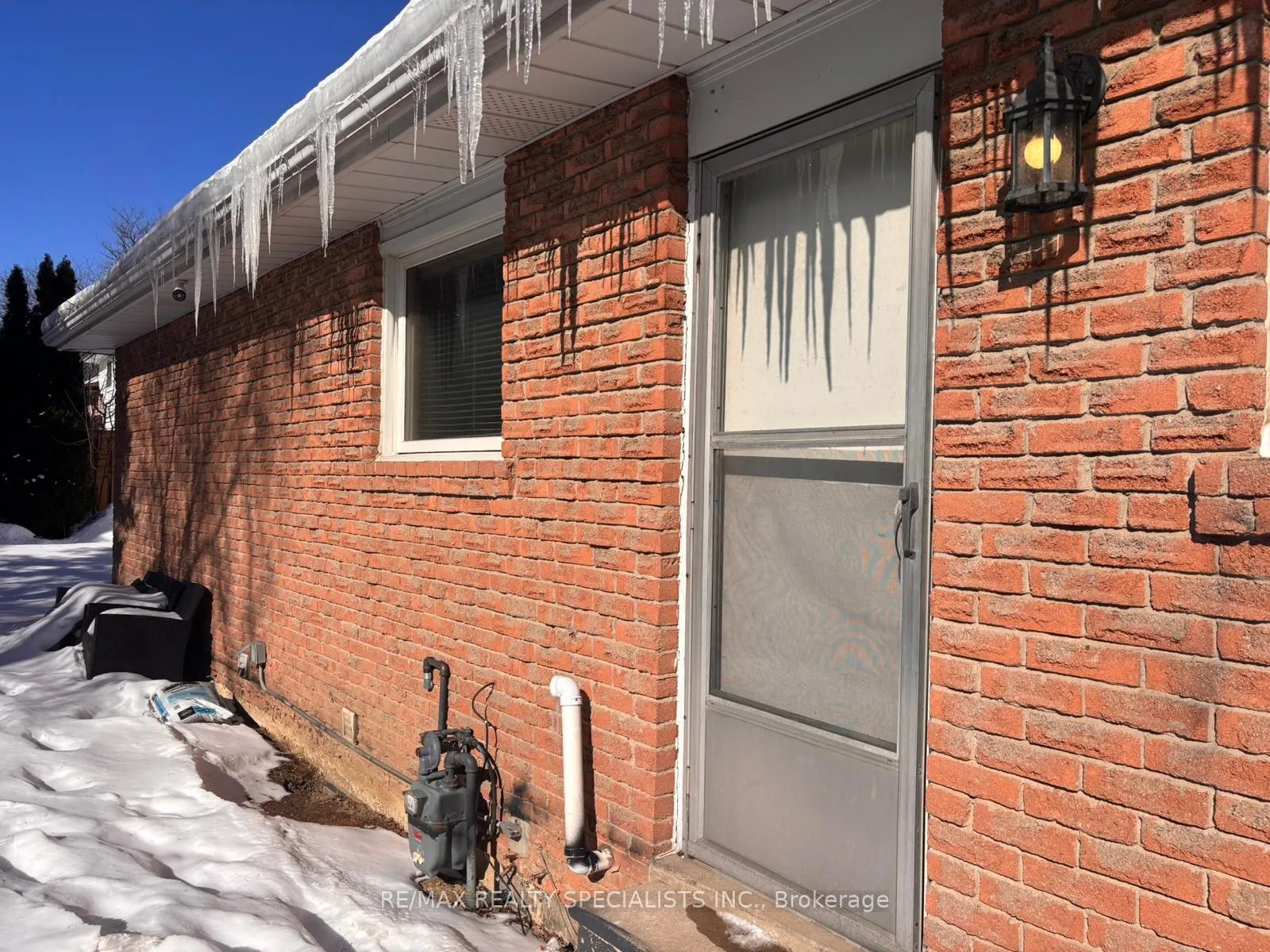 Photo 3 of Unit (LOWER), 16 Mandarin Crescent, Brampton, Central Park — HOMEH