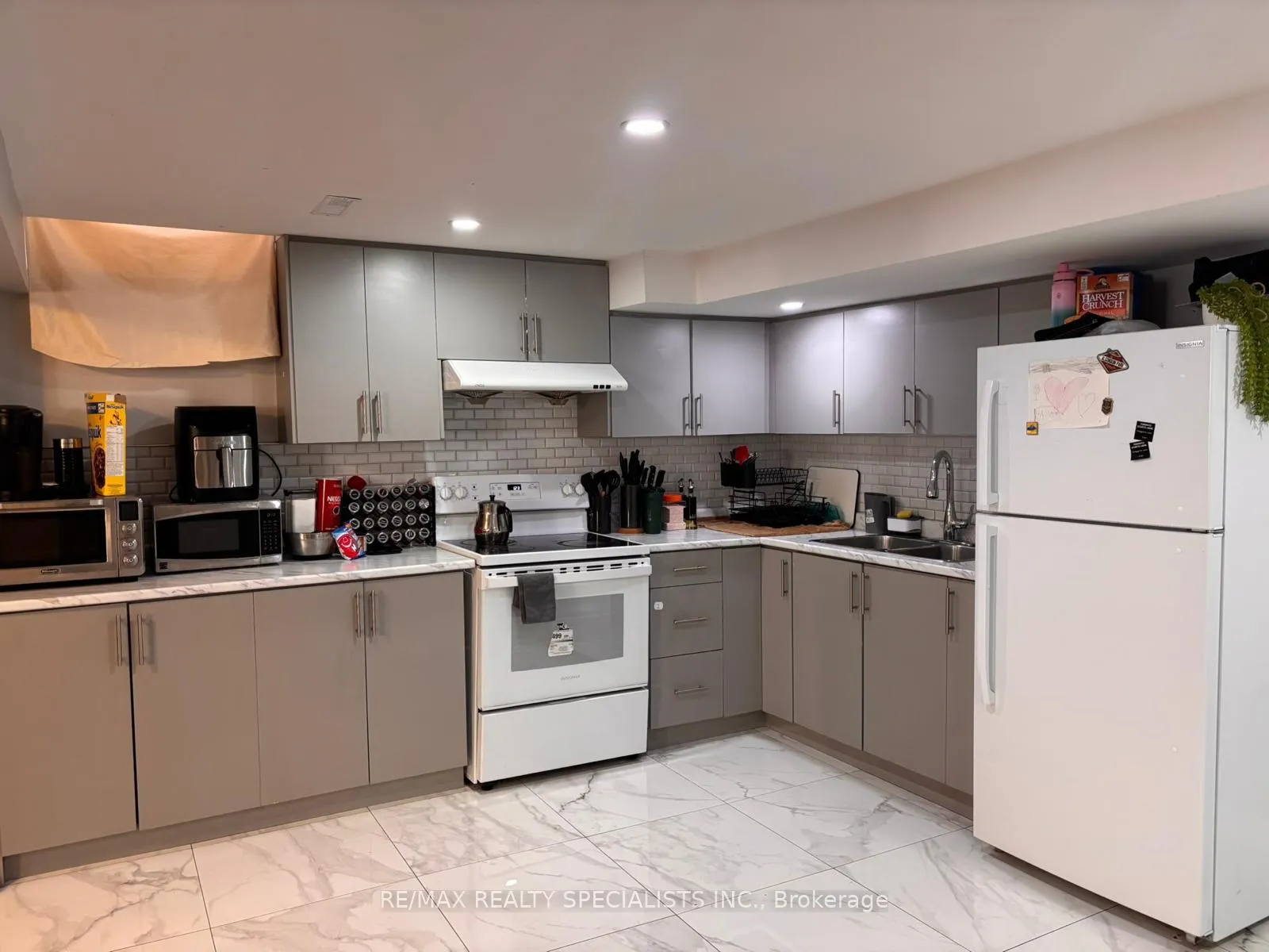 Photo 5 of Unit (LOWER), 16 Mandarin Crescent, Brampton, Central Park — HOMEH