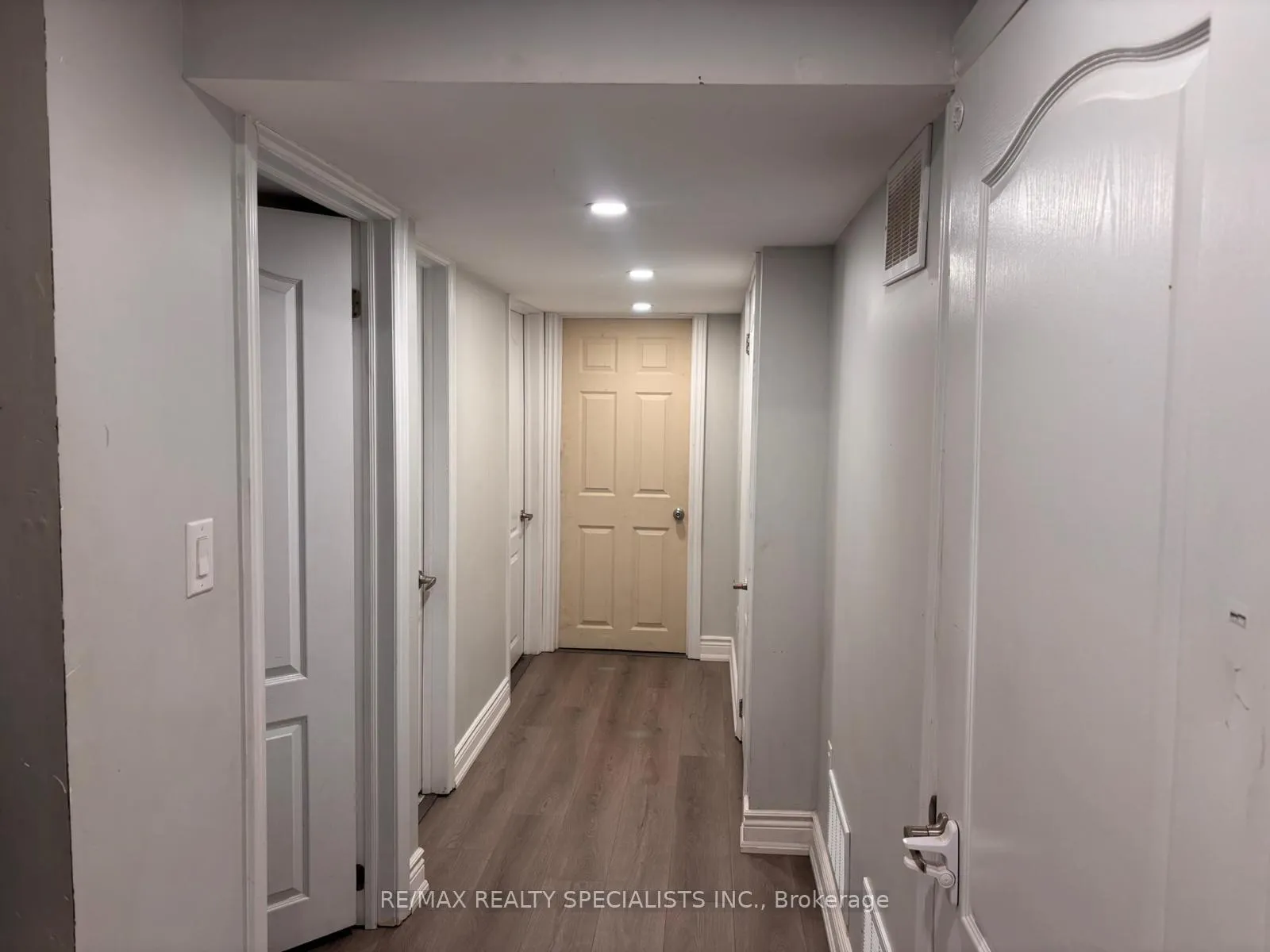 Photo 7 of Unit (LOWER), 16 Mandarin Crescent, Brampton, Central Park — HOMEH