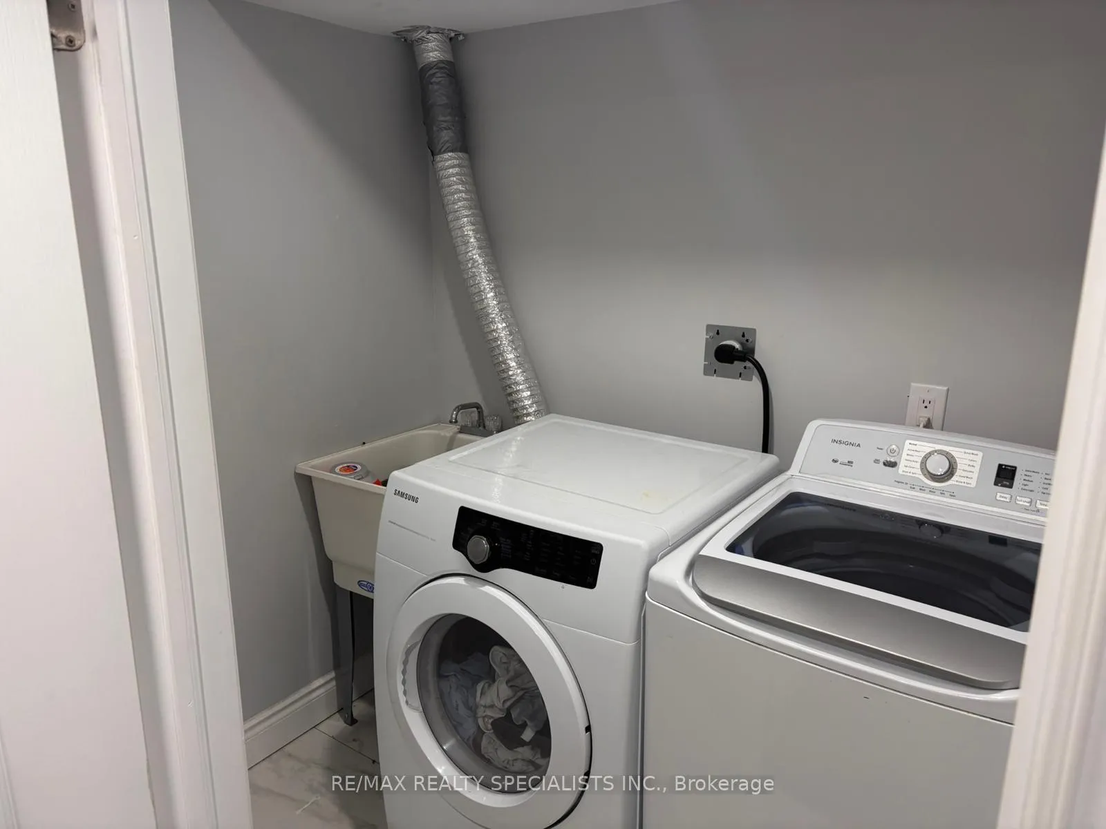 Photo 9 of Unit (LOWER), 16 Mandarin Crescent, Brampton, Central Park — HOMEH