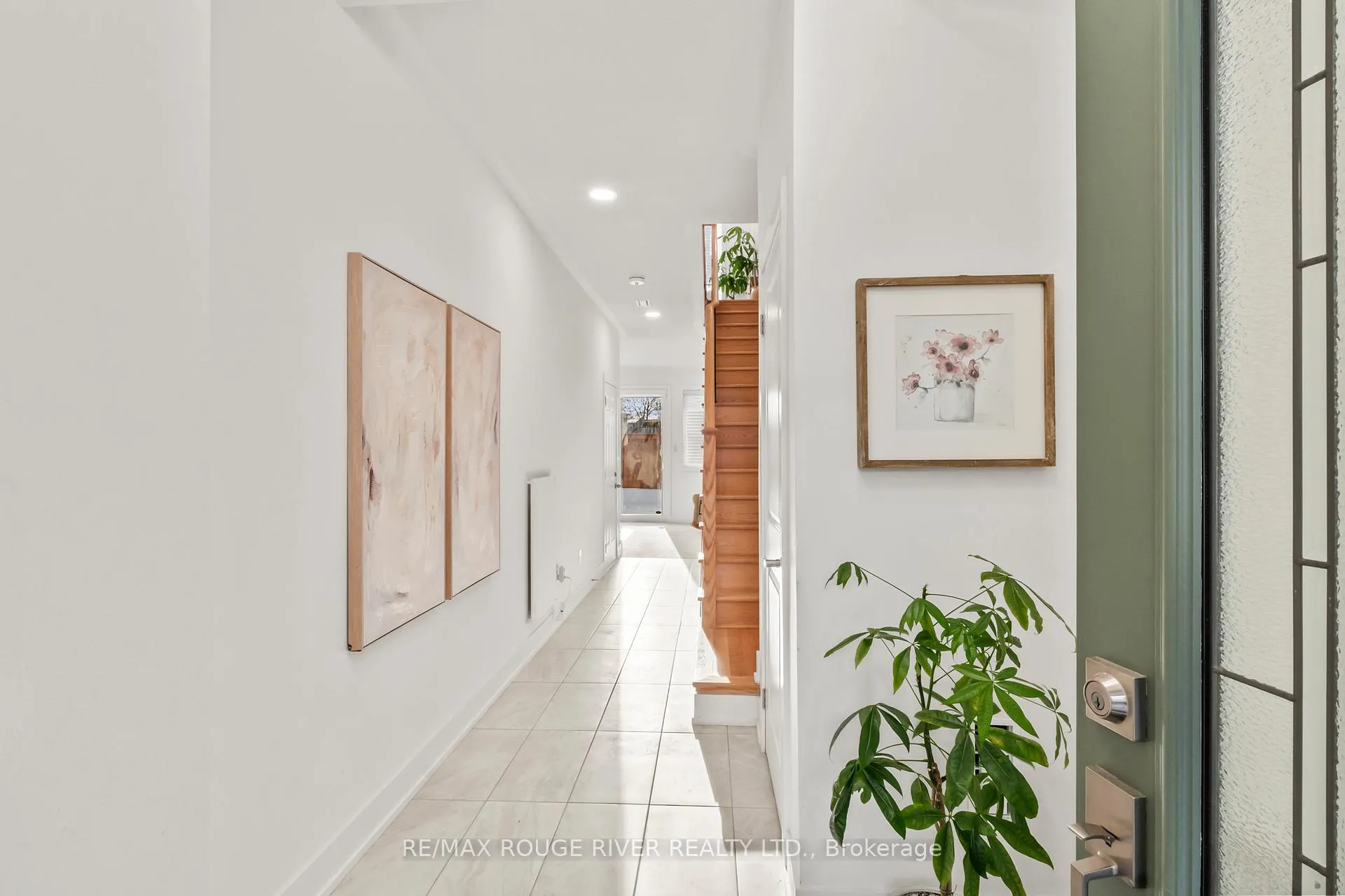 Photo 2 of 22 Waterside Way, Whitby, Port Whitby — HOMEH