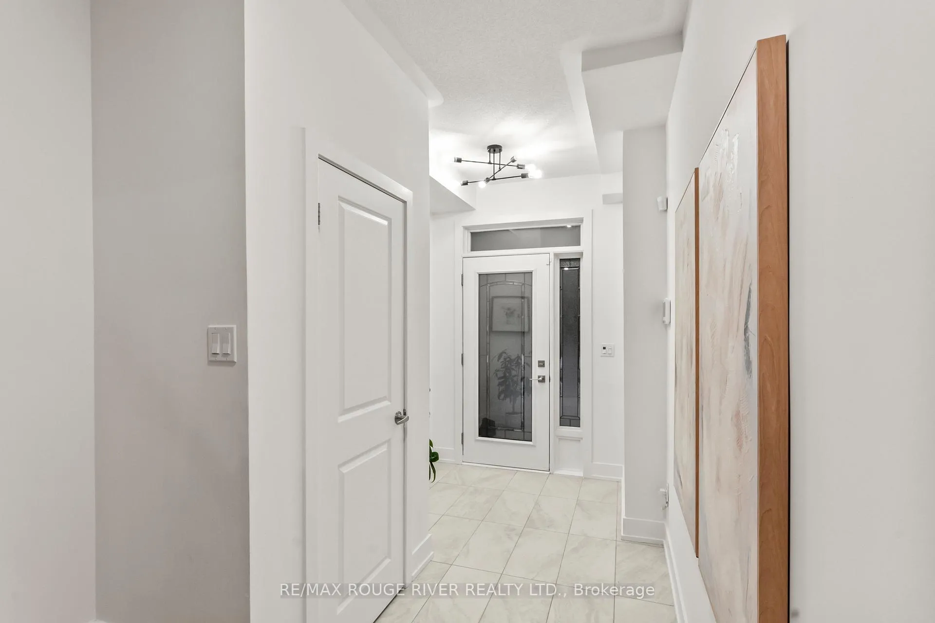 Photo 3 of 22 Waterside Way, Whitby, Port Whitby — HOMEH