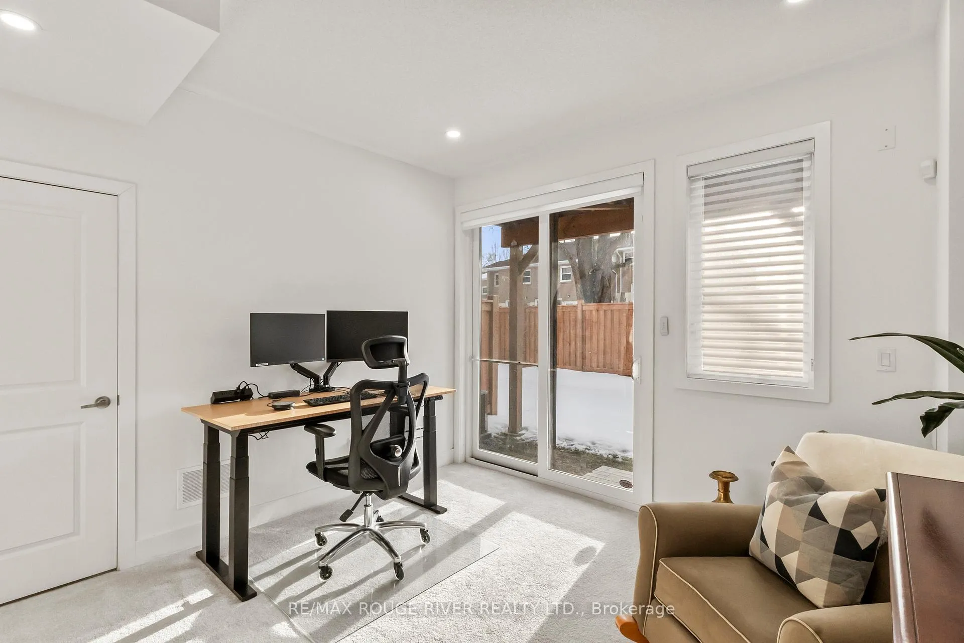 Photo 5 of 22 Waterside Way, Whitby, Port Whitby — HOMEH