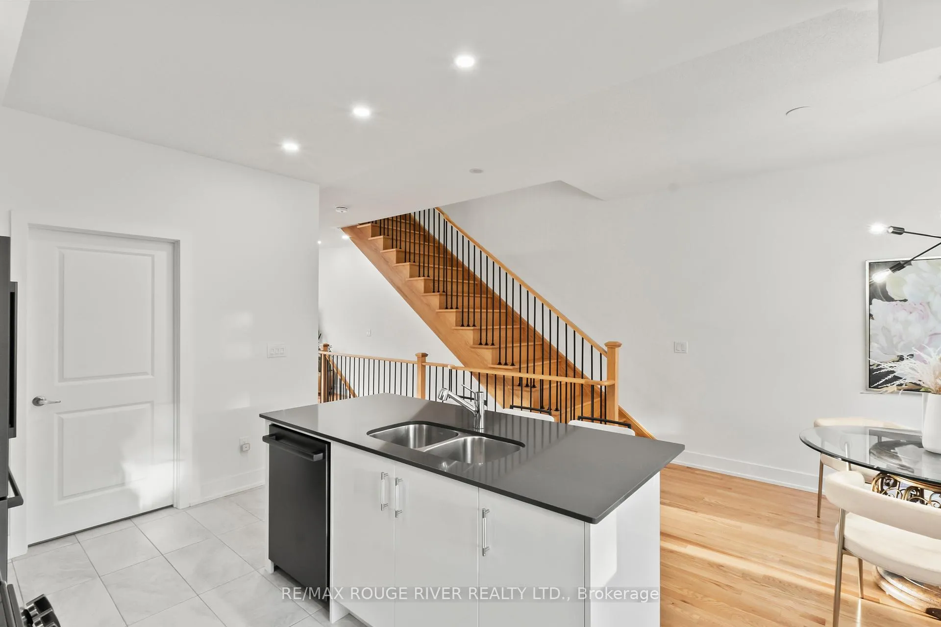 Photo 17 of 22 Waterside Way, Whitby, Port Whitby — HOMEH