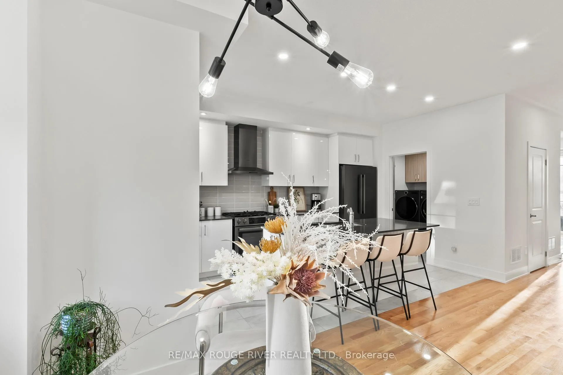 Photo 19 of 22 Waterside Way, Whitby, Port Whitby — HOMEH
