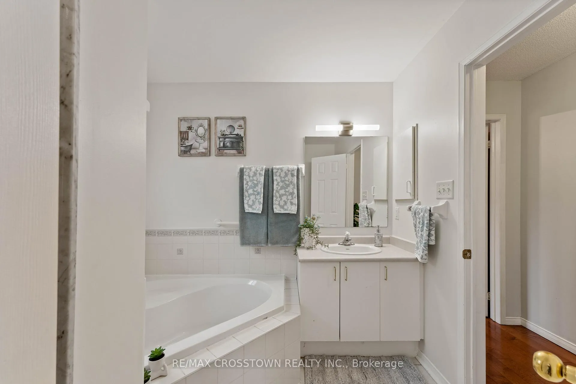 Photo 13 of 36 Leslie Avenue, Barrie, Holly — HOMEH
