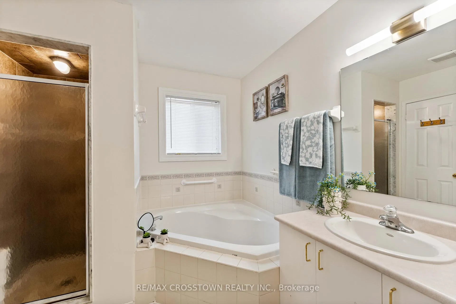 Photo 14 of 36 Leslie Avenue, Barrie, Holly — HOMEH