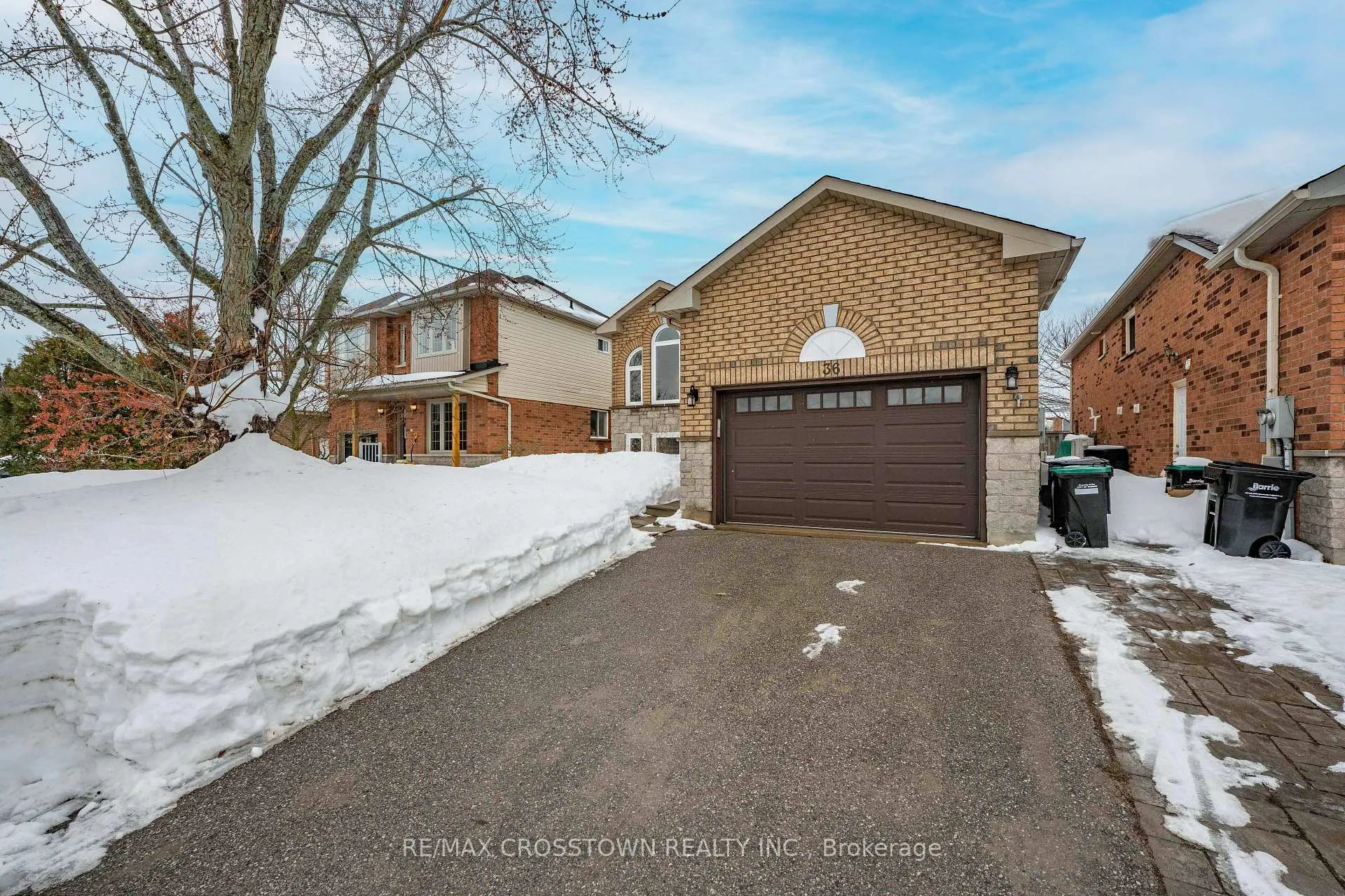 Photo 32 of 36 Leslie Avenue, Barrie, Holly — HOMEH