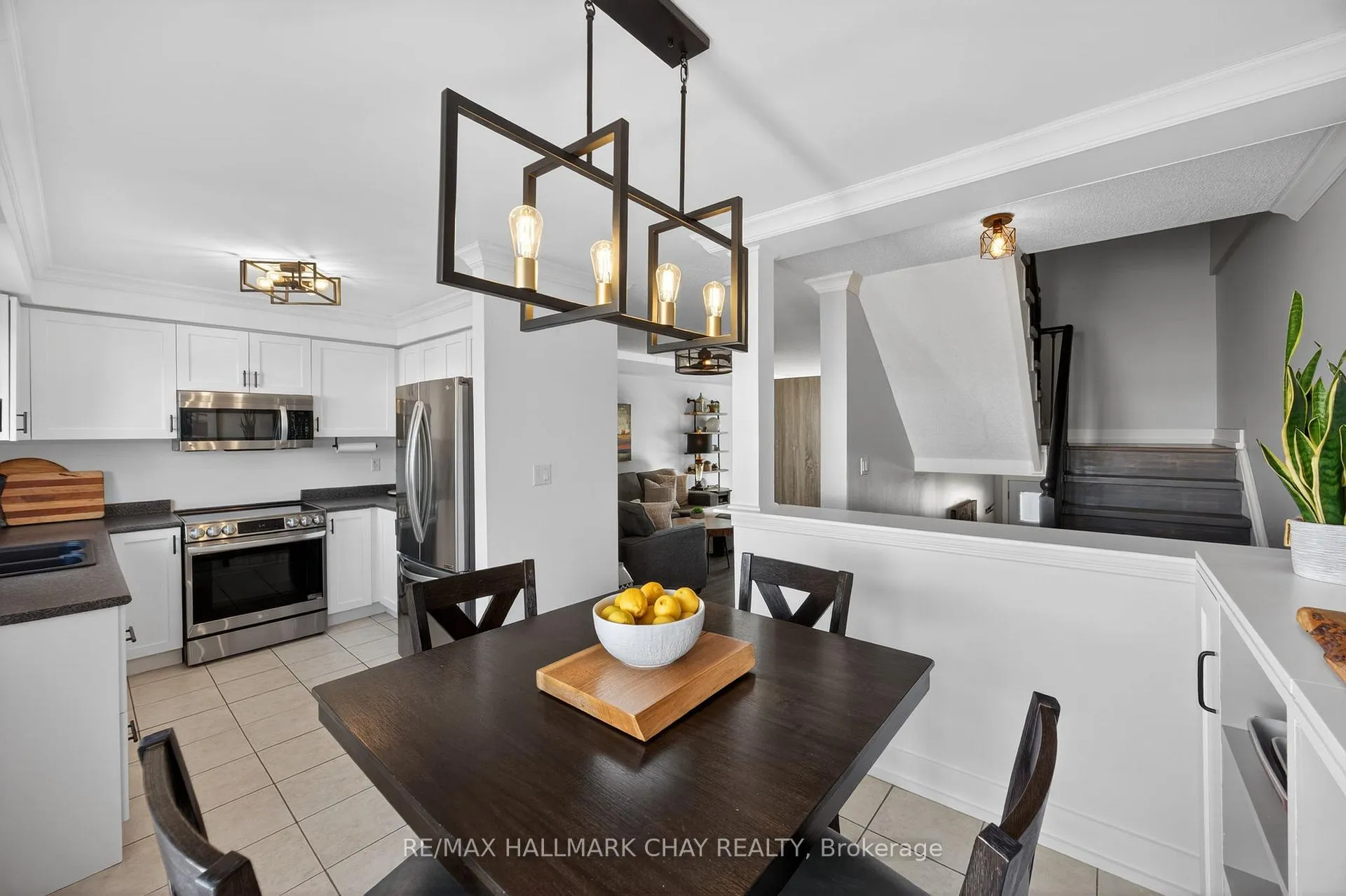 Photo 6 of 1412 Forest Street, Innisfil, Alcona — HOMEH
