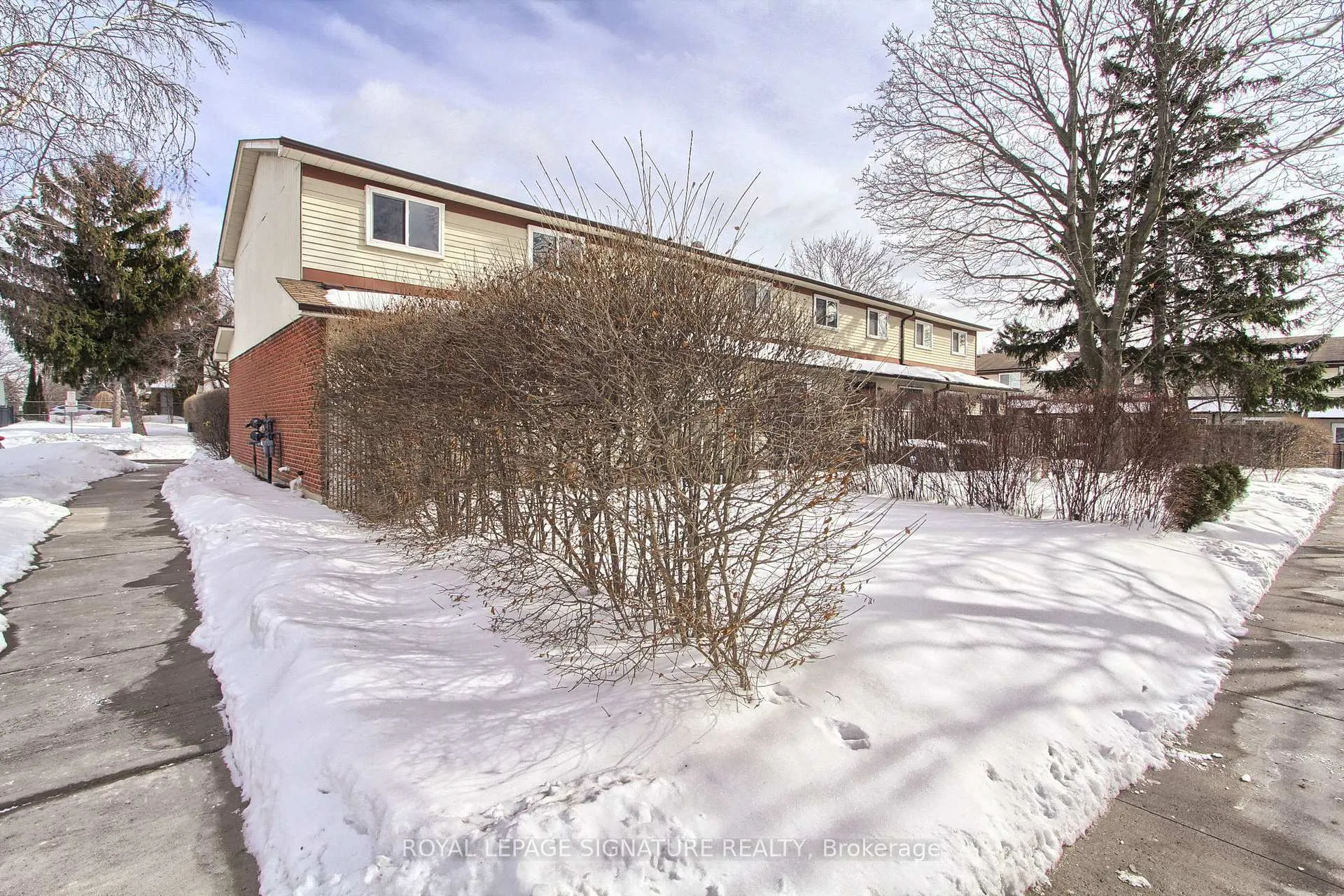 Photo 33 of Unit 17, 31 Parker Crescent, Ajax, South East — HOMEH