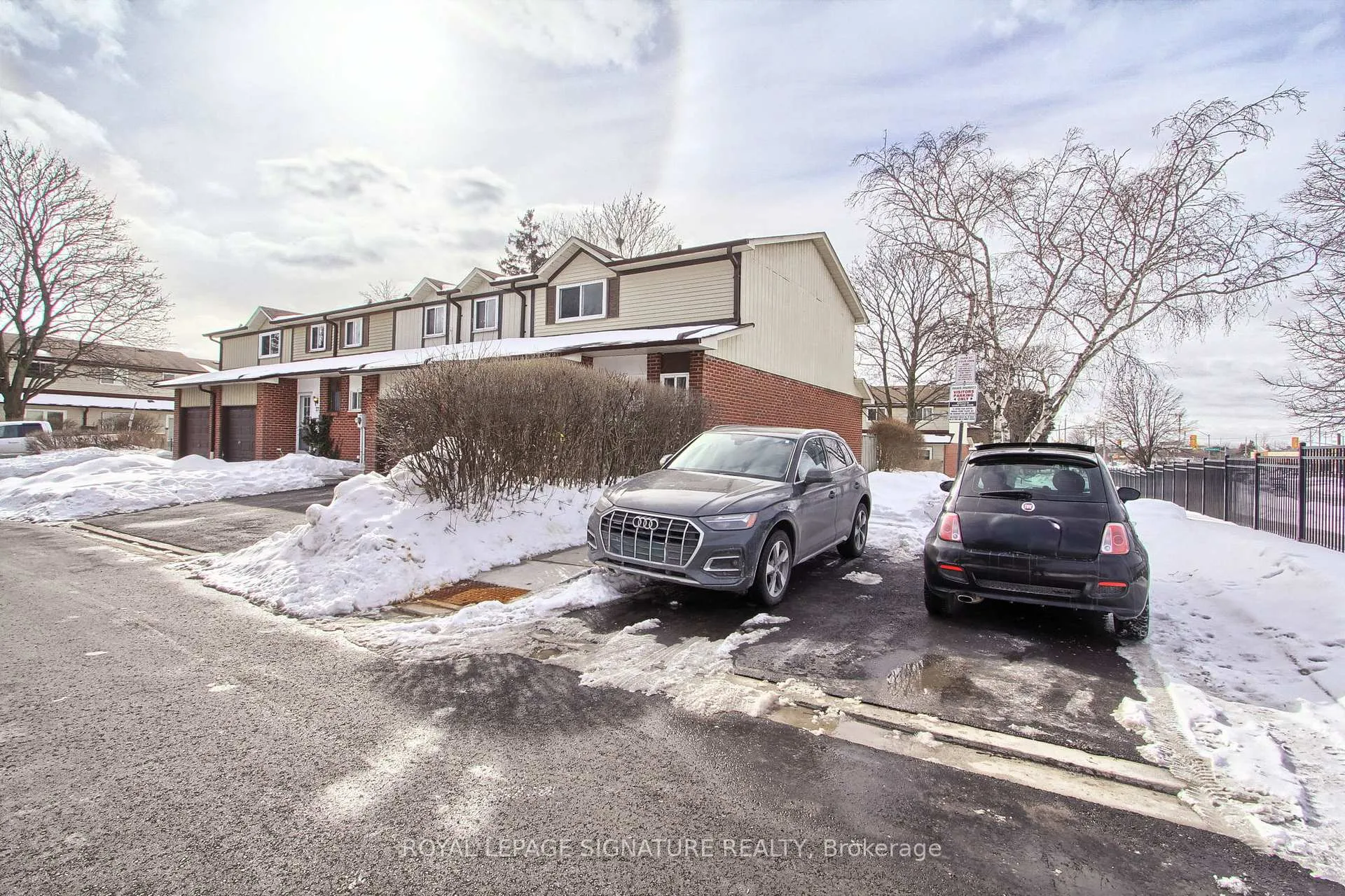 Photo 35 of Unit 17, 31 Parker Crescent, Ajax, South East — HOMEH