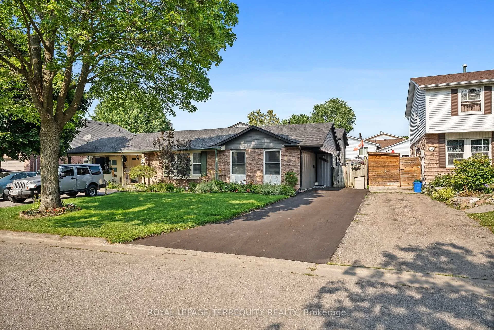 Photo 2 of 425 Lesabre Street, Oshawa, Eastdale — HOMEH