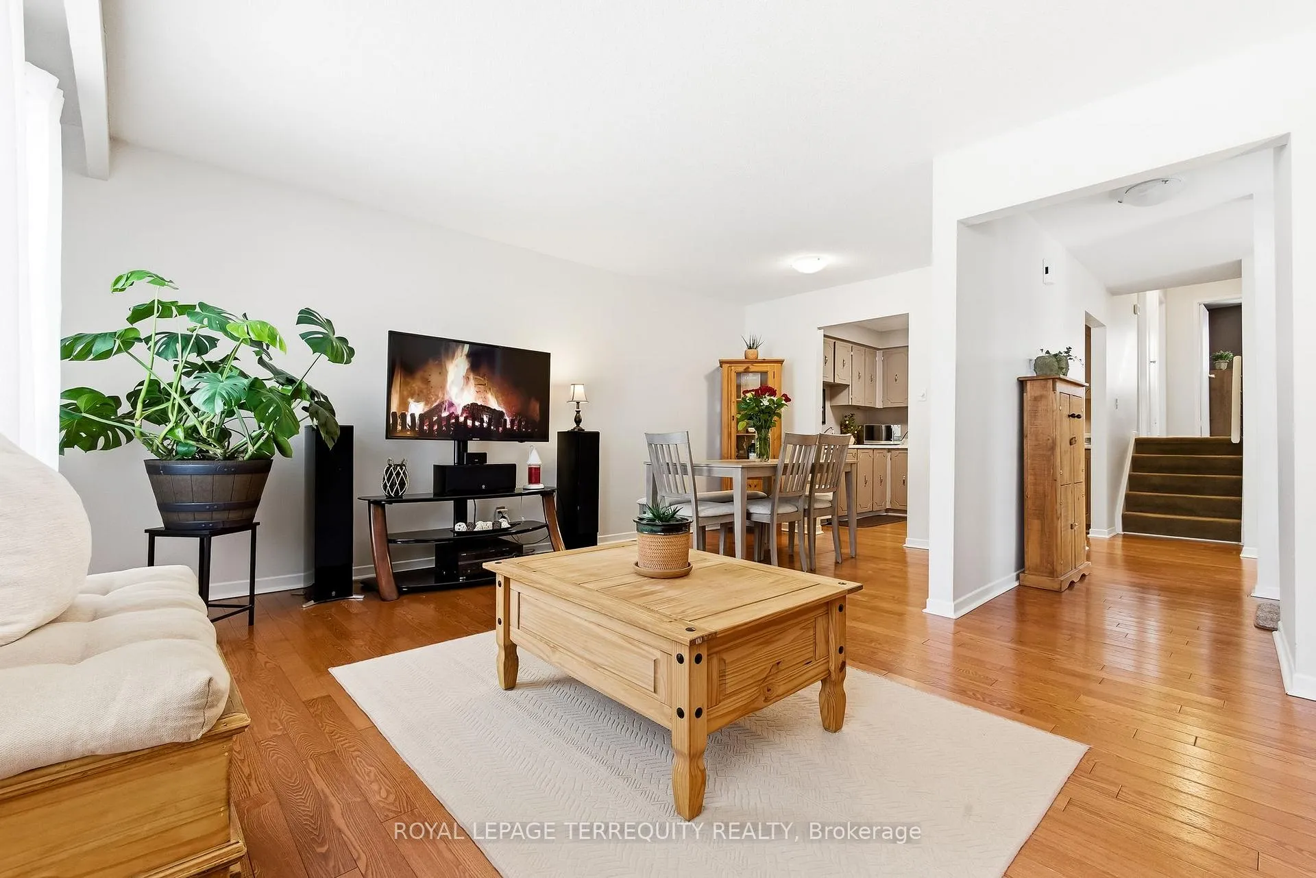 Photo 8 of 425 Lesabre Street, Oshawa, Eastdale — HOMEH