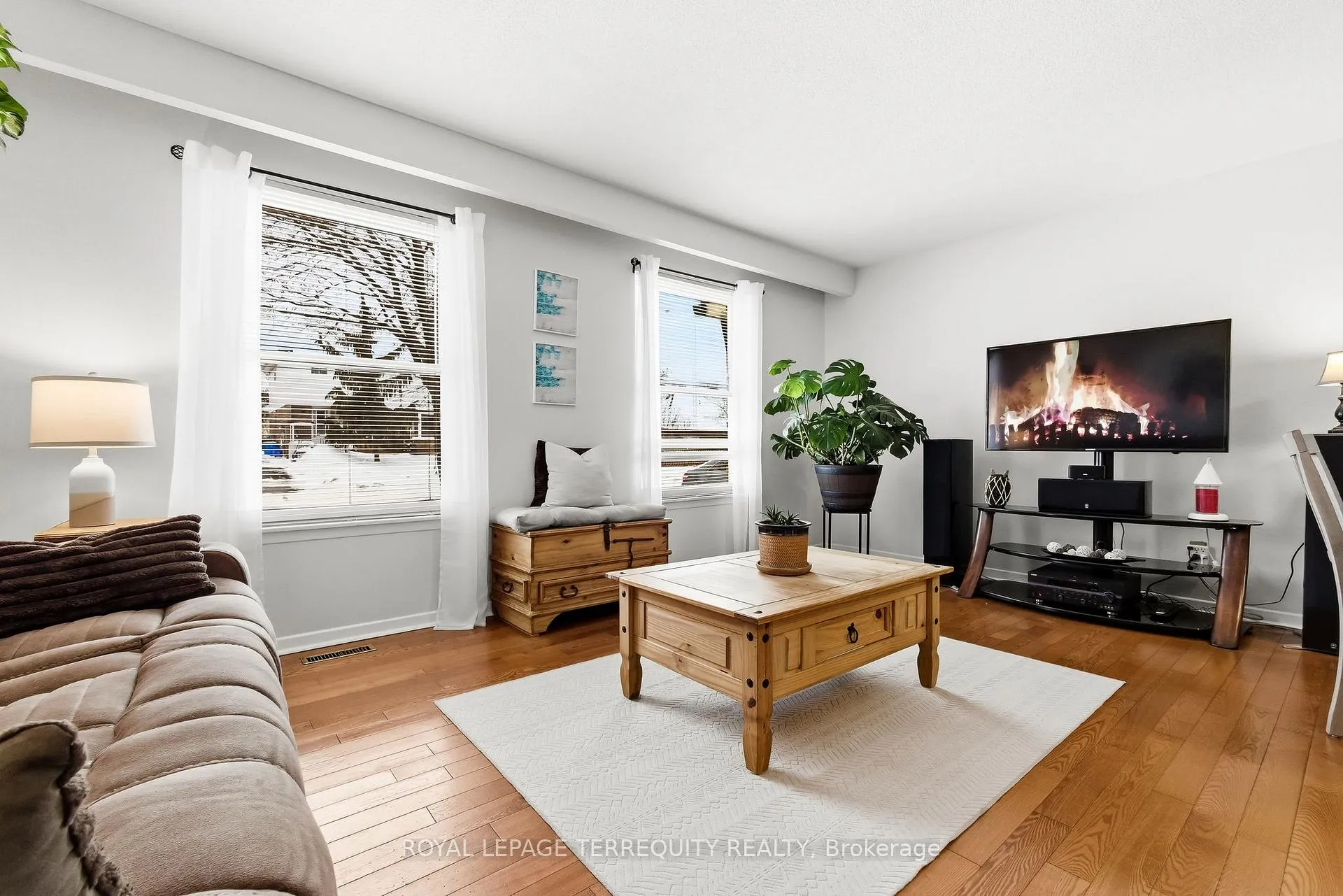 Photo 9 of 425 Lesabre Street, Oshawa, Eastdale — HOMEH