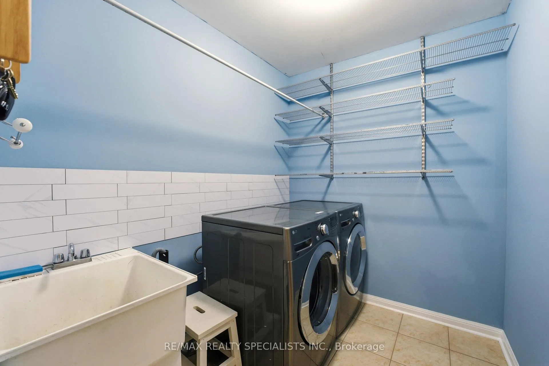 Photo 17 of 23 Emmett Circle, Brampton, Fletcher's Meadow — HOMEH
