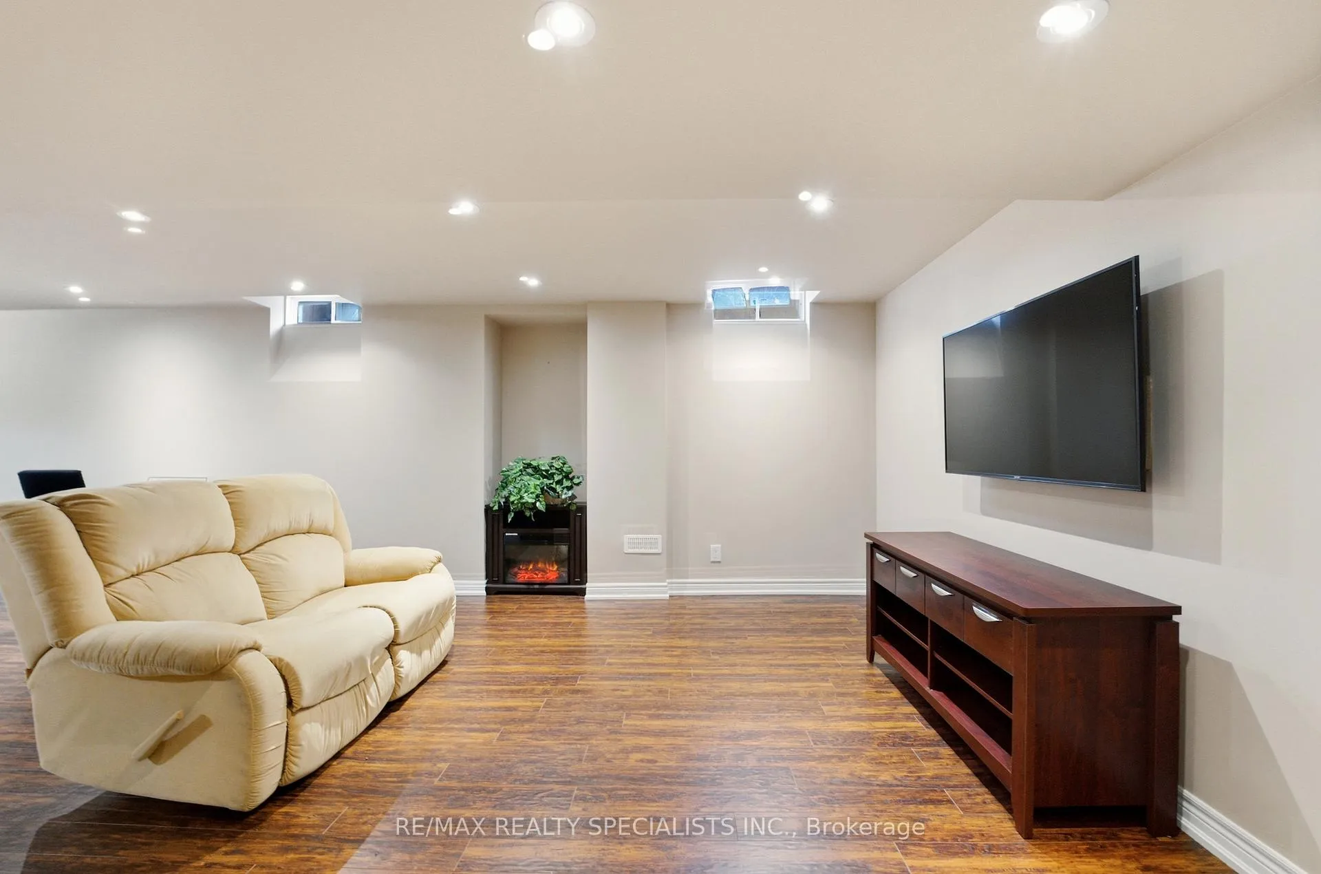 Photo 36 of 23 Emmett Circle, Brampton, Fletcher's Meadow — HOMEH