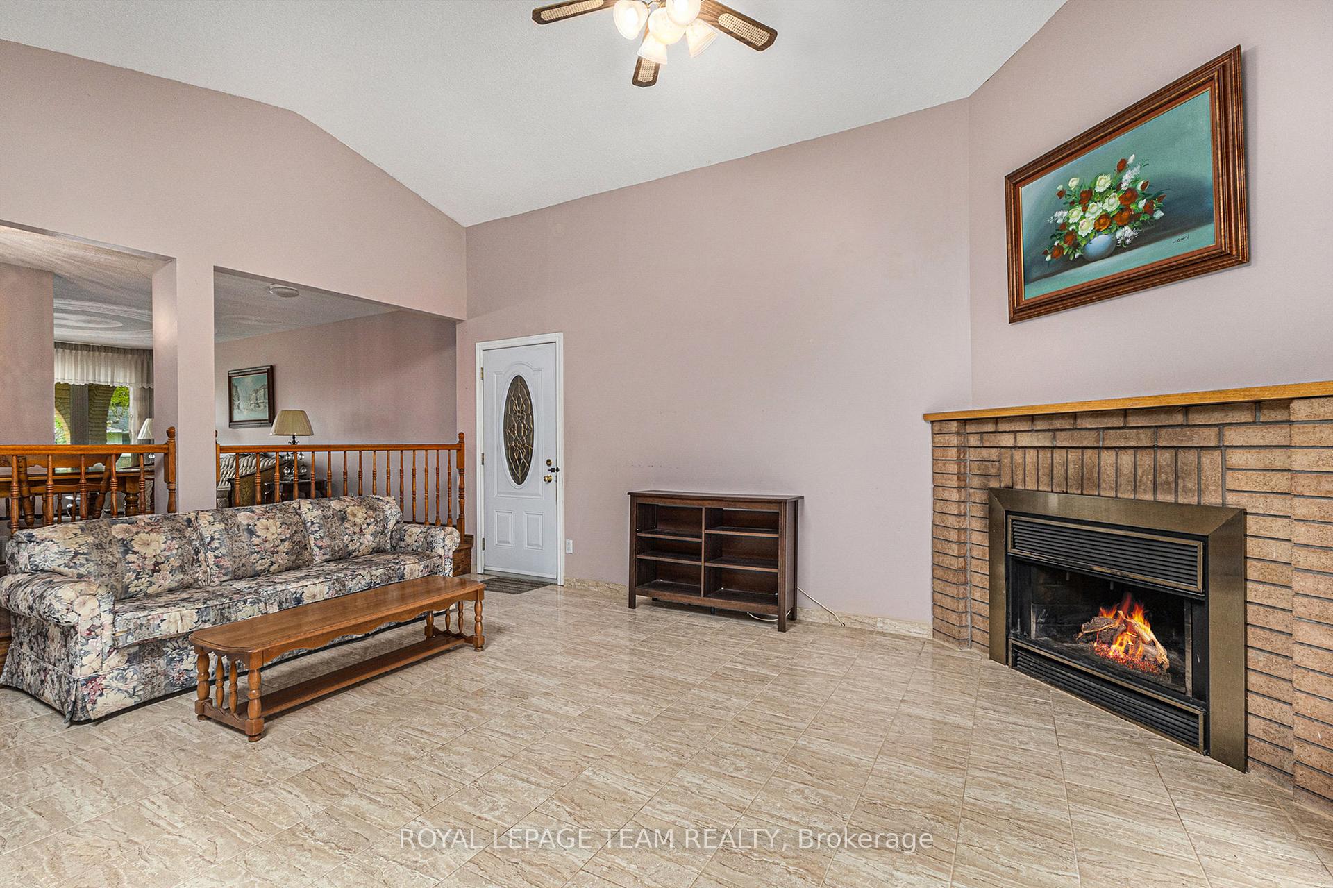 Photo 7 of 53 Viewmount Drive, Ottawa, Meadowlands/Crestview — HOMEH