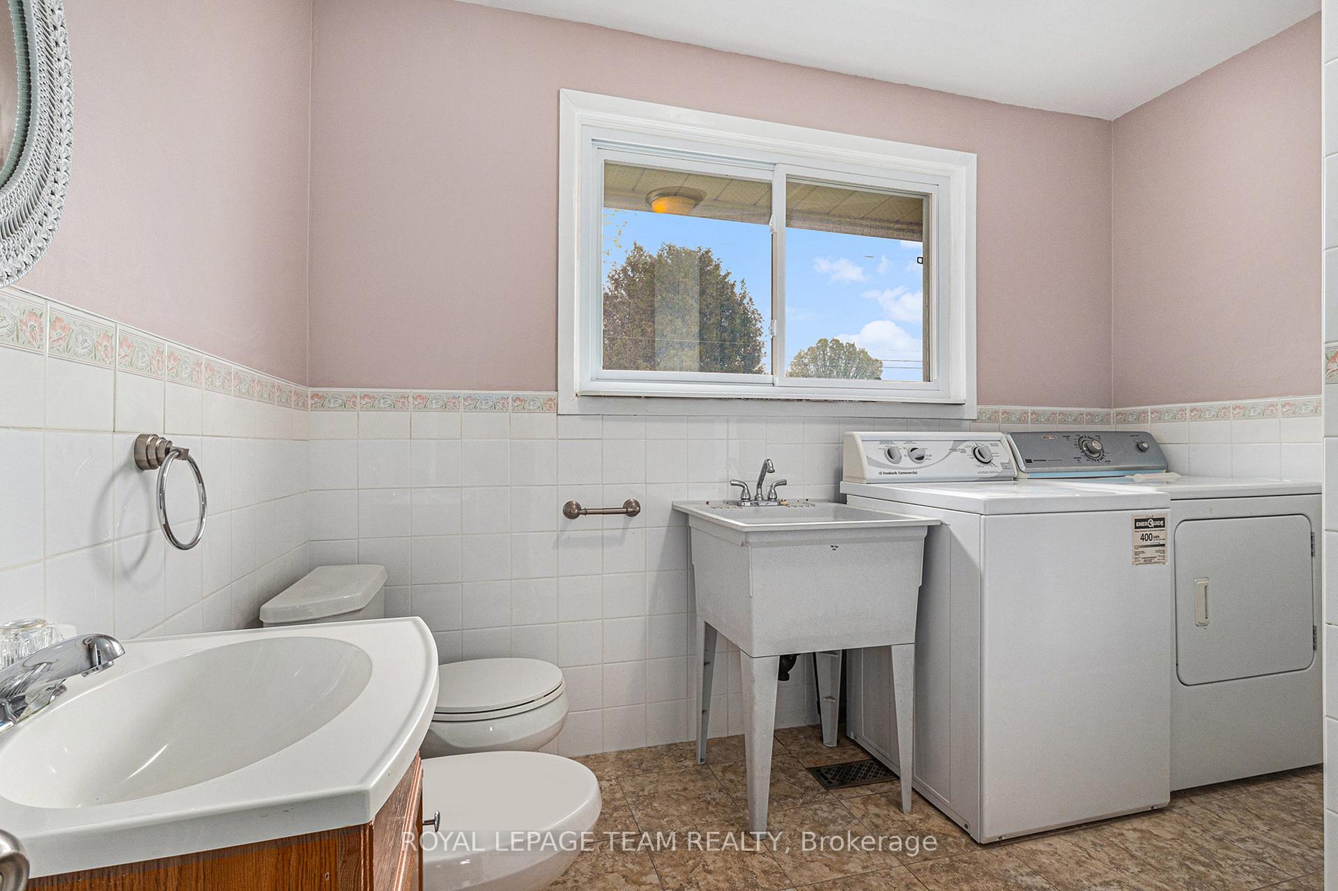 Photo 9 of 53 Viewmount Drive, Ottawa, Meadowlands/Crestview — HOMEH