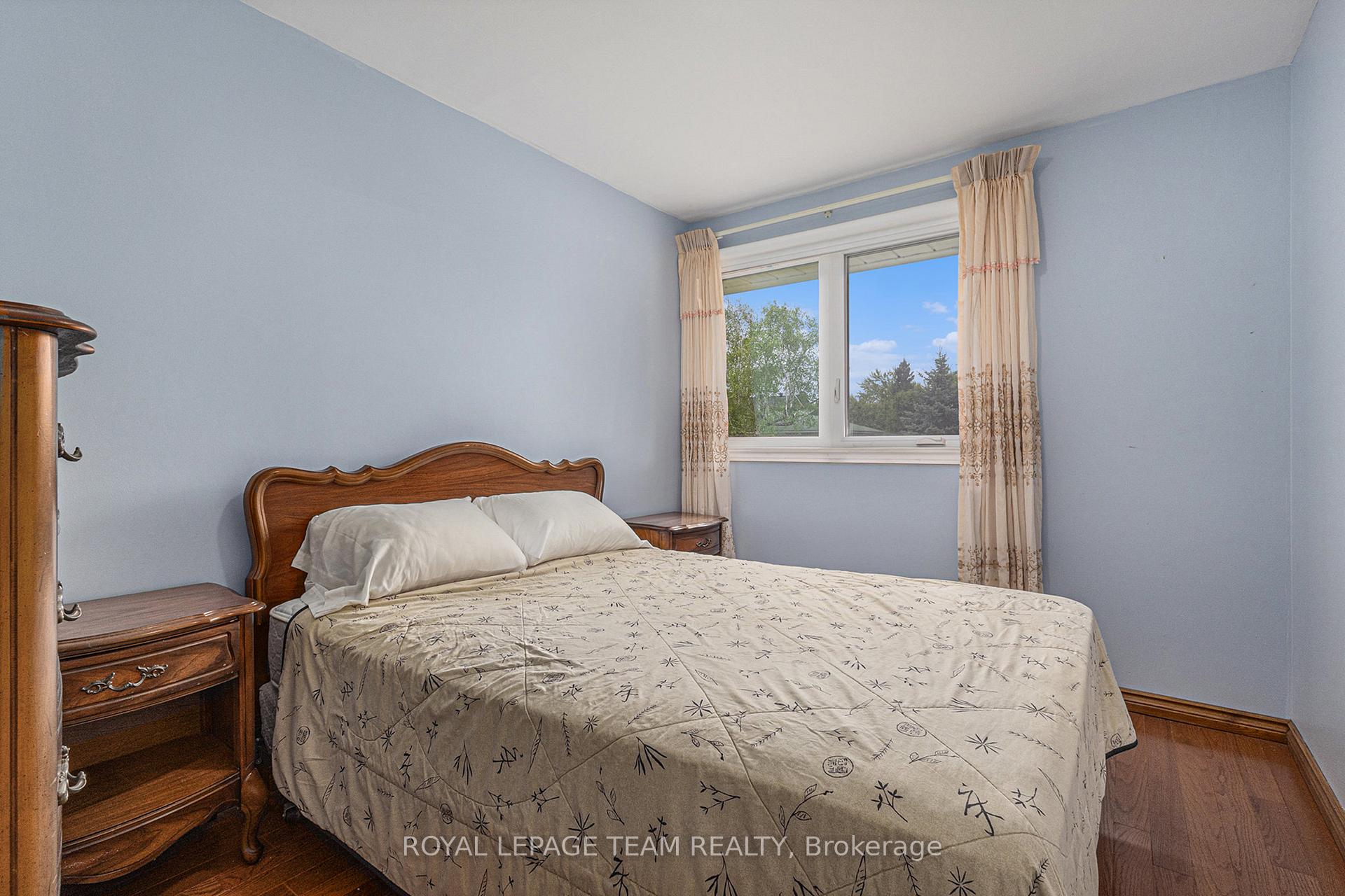 Photo 10 of 53 Viewmount Drive, Ottawa, Meadowlands/Crestview — HOMEH