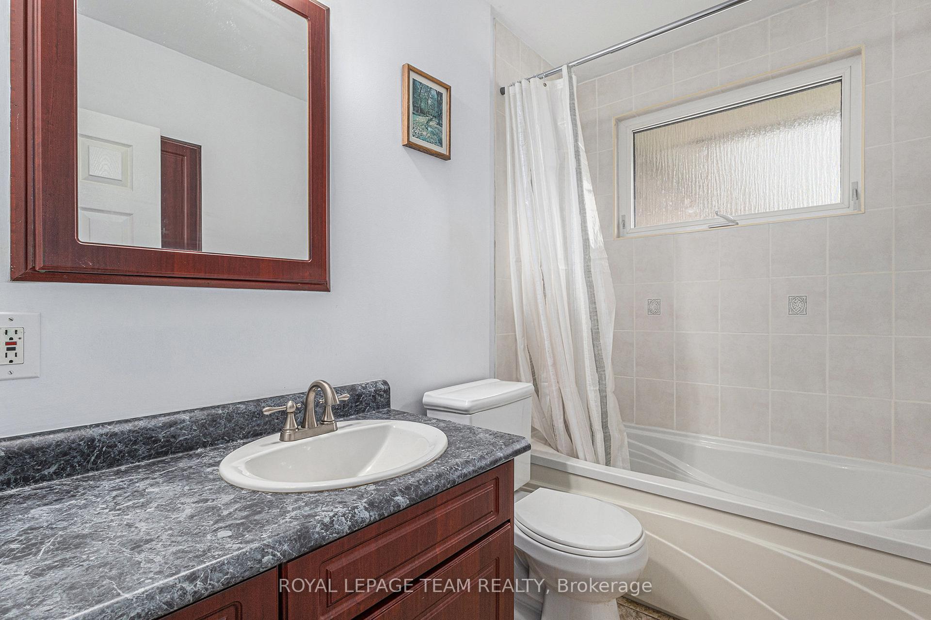 Photo 12 of 53 Viewmount Drive, Ottawa, Meadowlands/Crestview — HOMEH