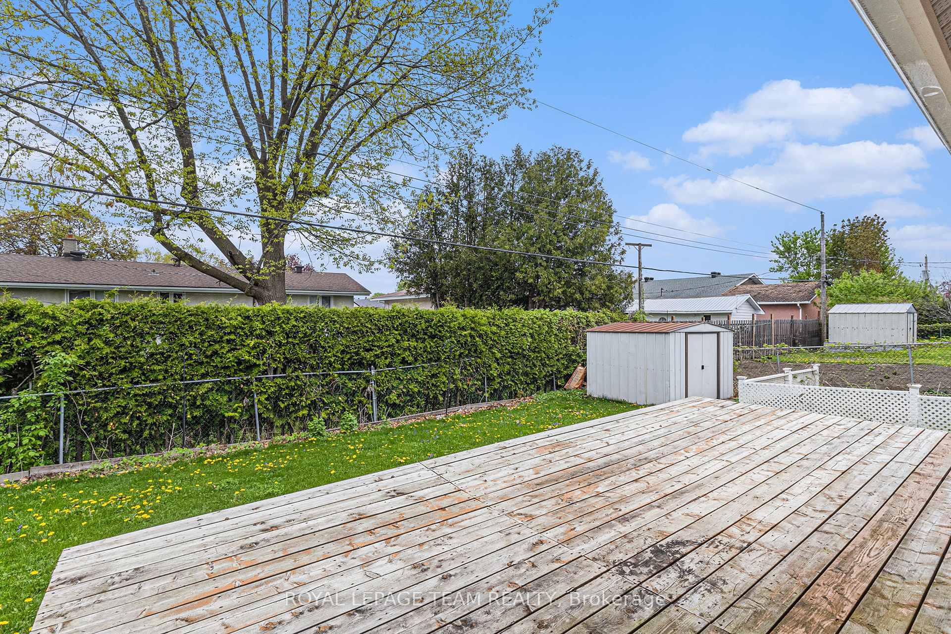 Photo 15 of 53 Viewmount Drive, Ottawa, Meadowlands/Crestview — HOMEH