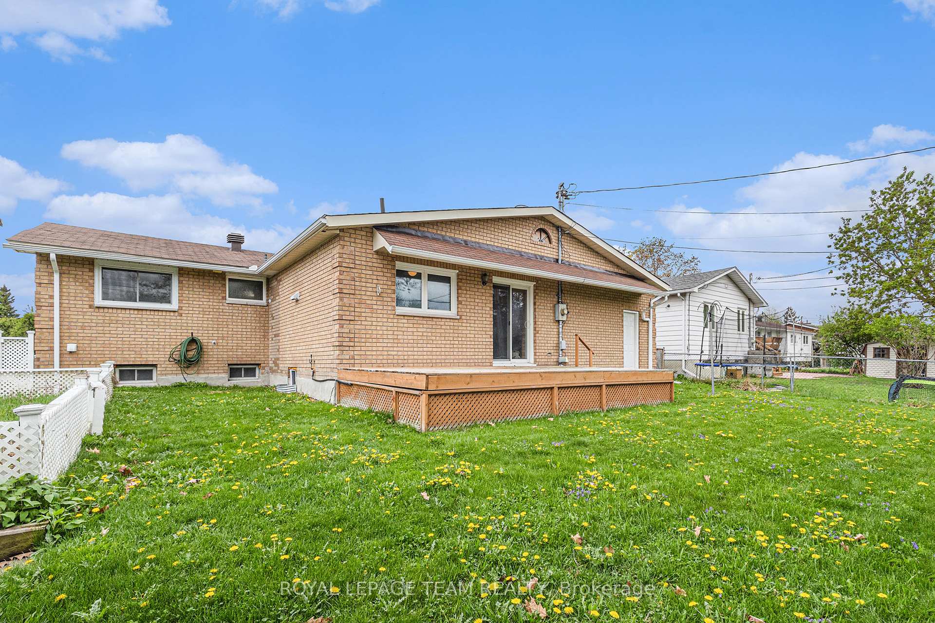 Photo 16 of 53 Viewmount Drive, Ottawa, Meadowlands/Crestview — HOMEH