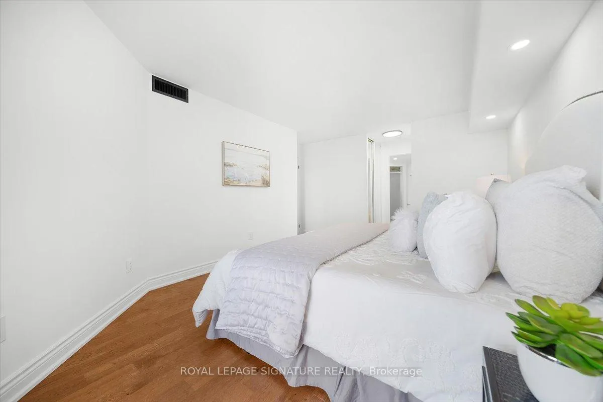 Photo 6 of Unit 903, 5 Rowntree Road, Etobicoke, Mount Olive-Silverstone-Jamestown — HOMEH