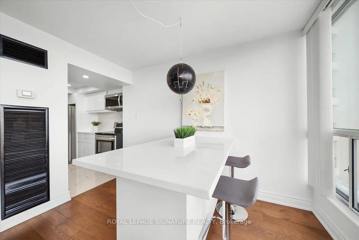 Photo 16 of Unit 903, 5 Rowntree Road, Etobicoke, Mount Olive-Silverstone-Jamestown — HOMEH