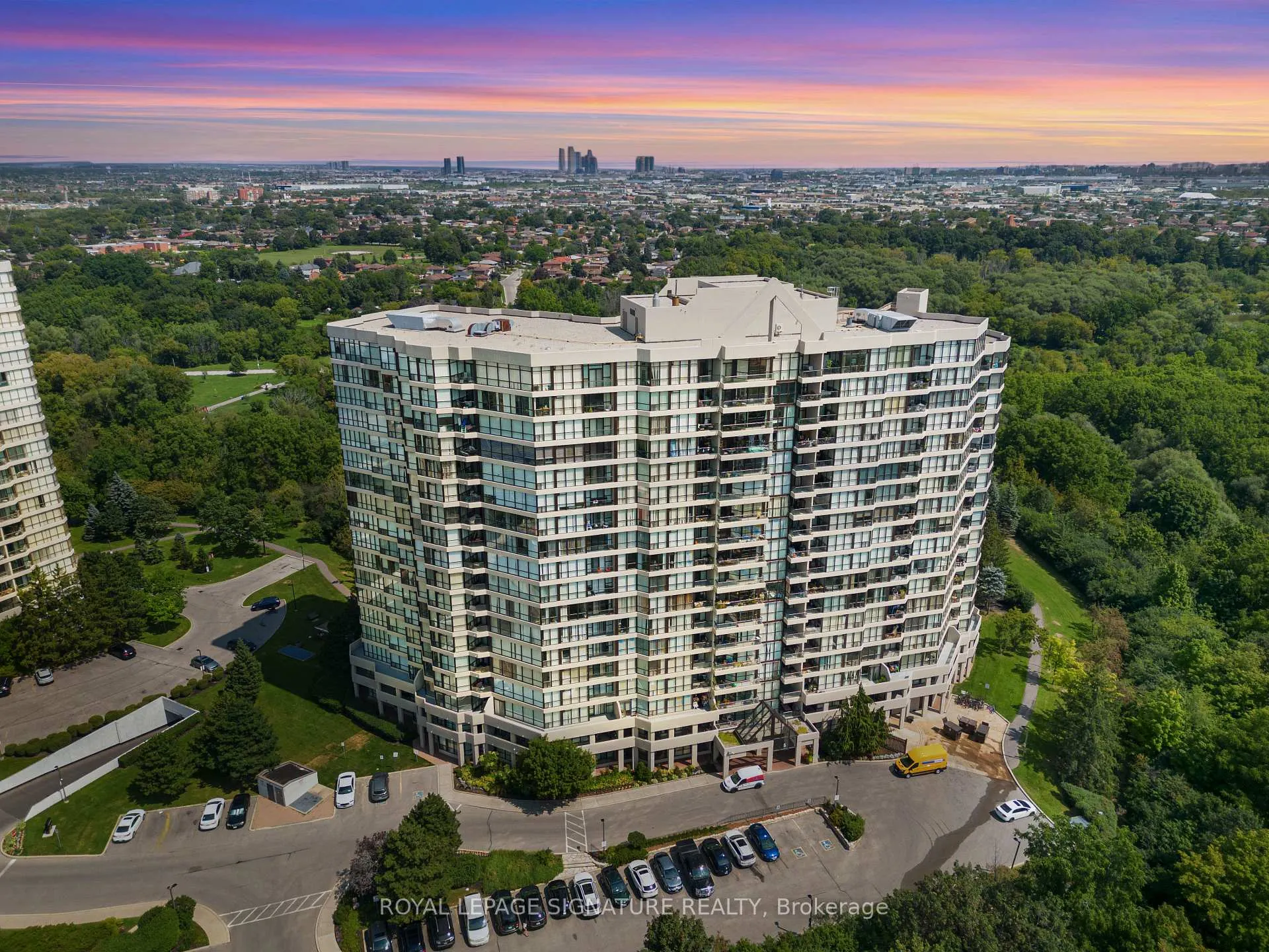Photo 37 of Unit 903, 5 Rowntree Road, Etobicoke, Mount Olive-Silverstone-Jamestown — HOMEH