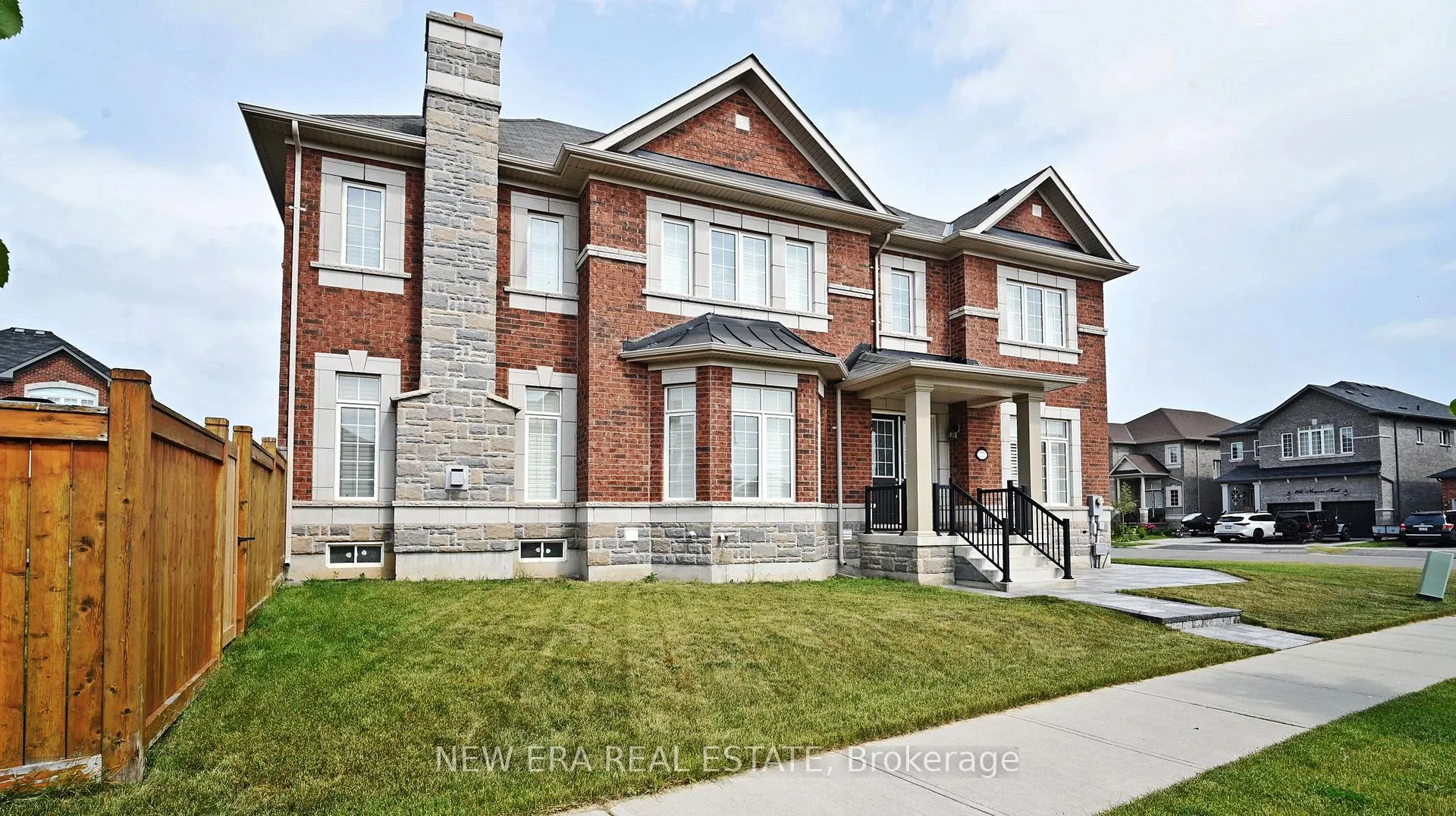 Photo 2 of 77 Wildflower Lane, Halton Hills, Georgetown — HOMEH