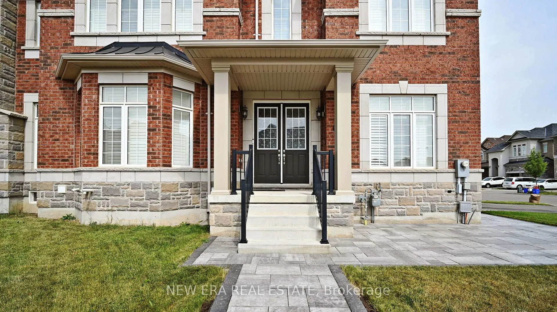 Photo 3 of 77 Wildflower Lane, Halton Hills, Georgetown — HOMEH