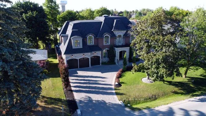 Photo 3 of 82 Elizabeth Grove, King, King City — HOMEH
