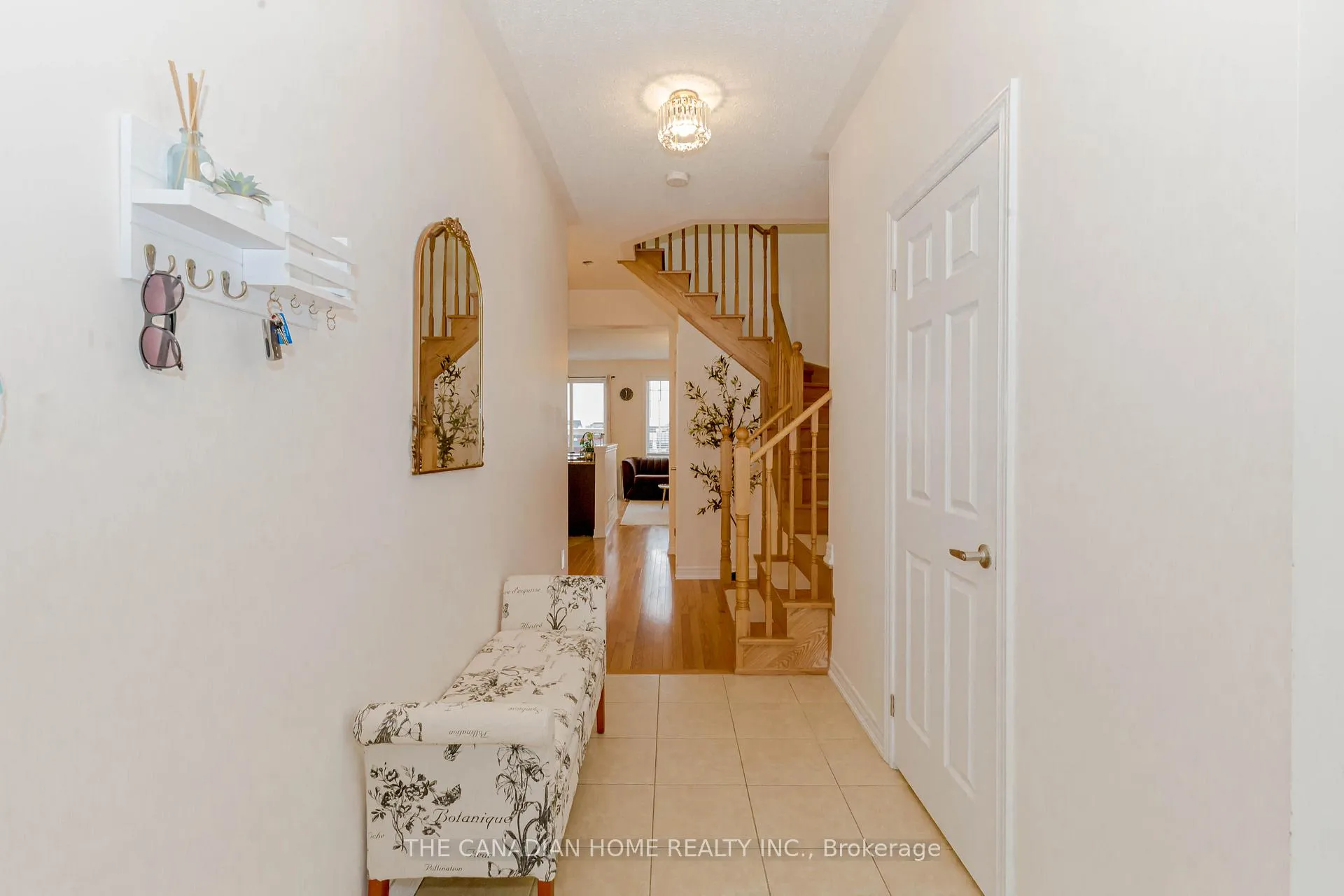 Photo 5 of 200 Sky Harbour Drive, Brampton, Bram West — HOMEH