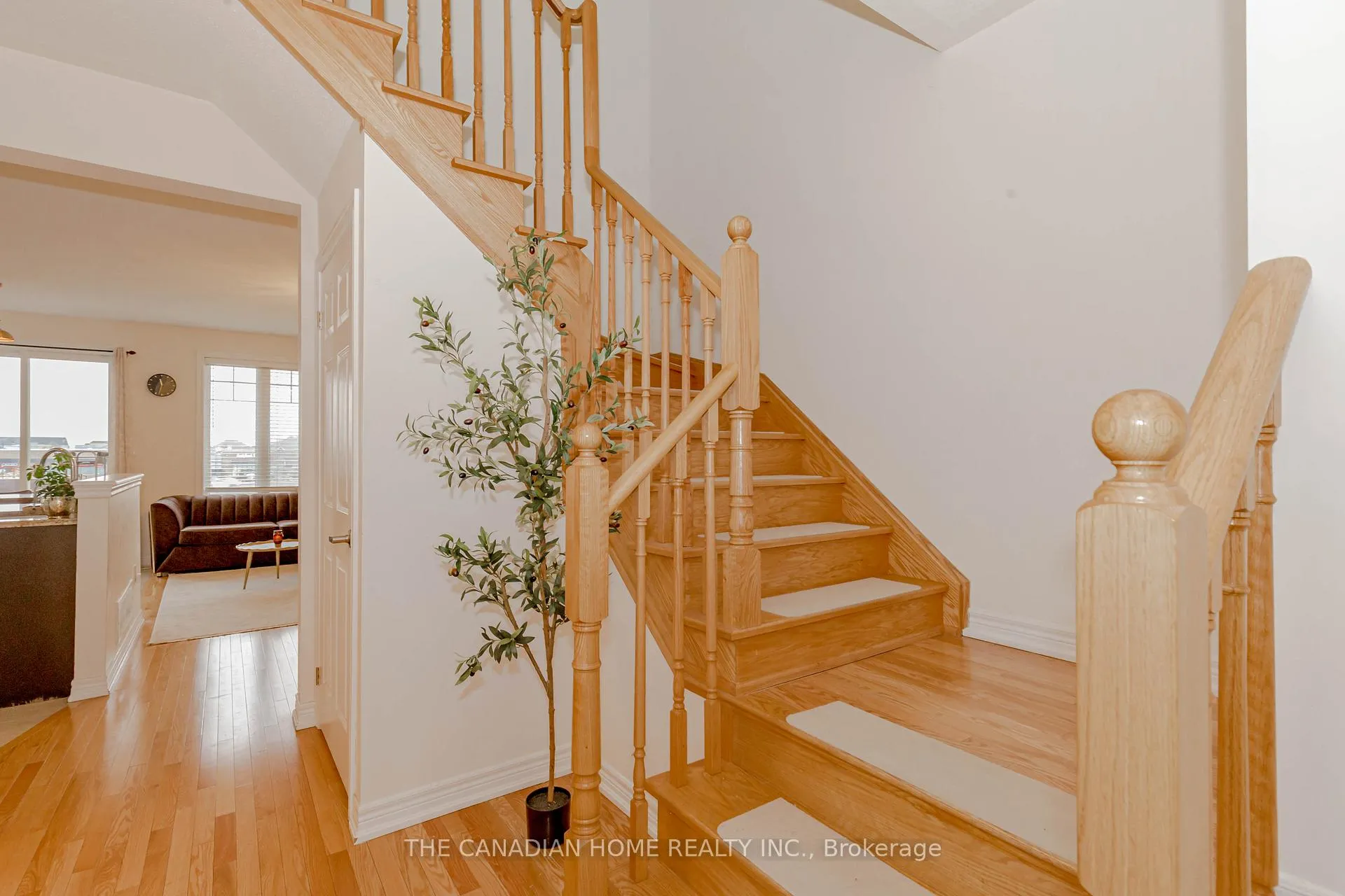 Photo 6 of 200 Sky Harbour Drive, Brampton, Bram West — HOMEH