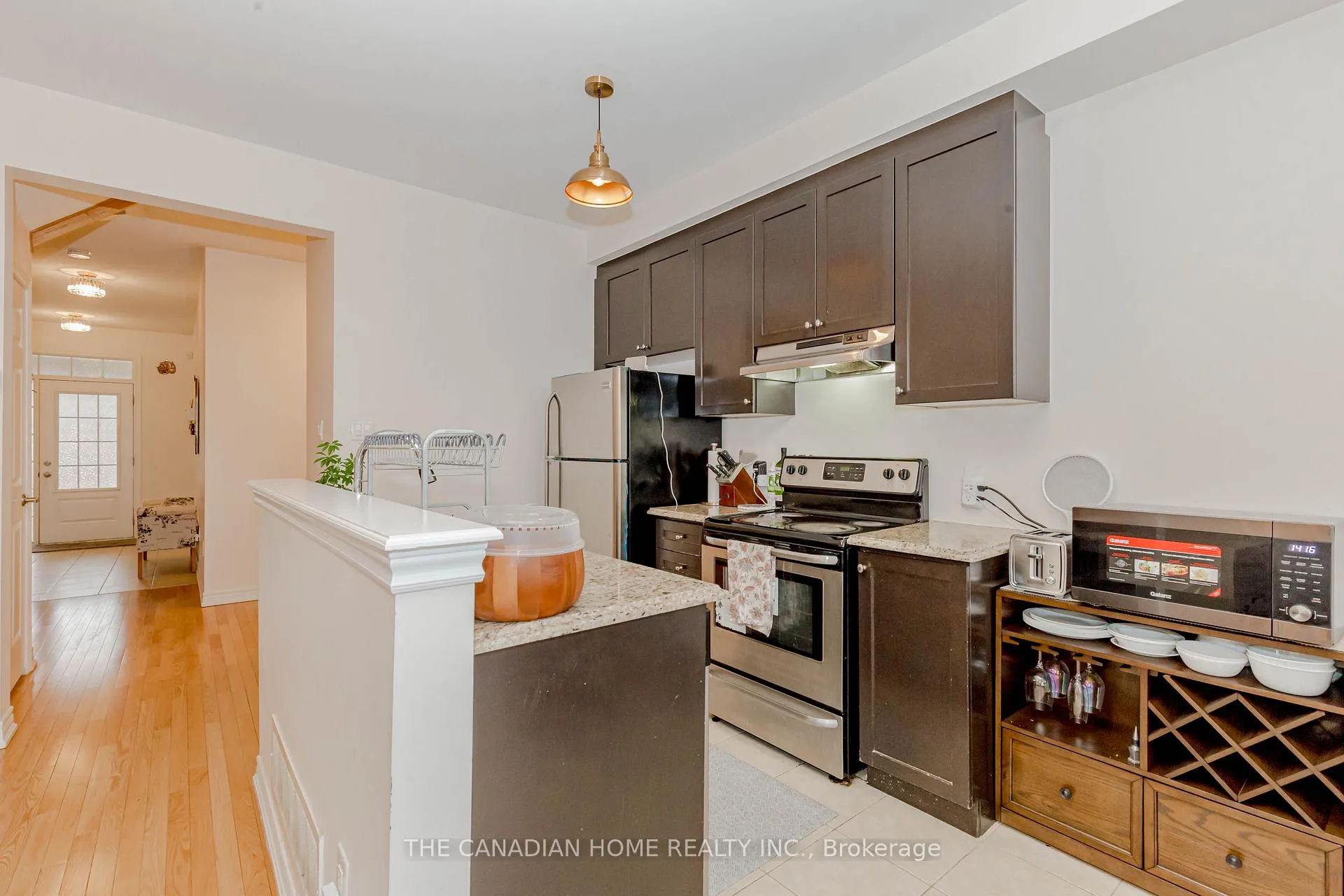 Photo 11 of 200 Sky Harbour Drive, Brampton, Bram West — HOMEH