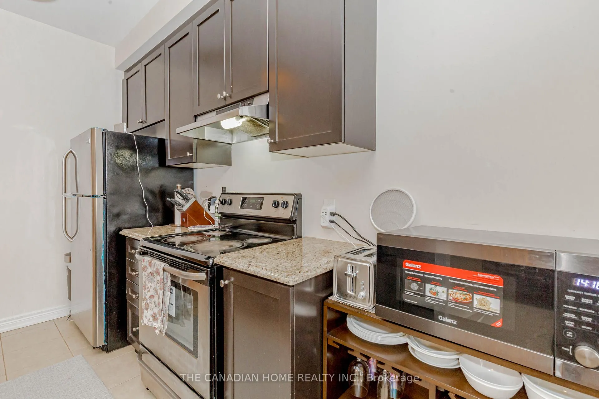 Photo 12 of 200 Sky Harbour Drive, Brampton, Bram West — HOMEH