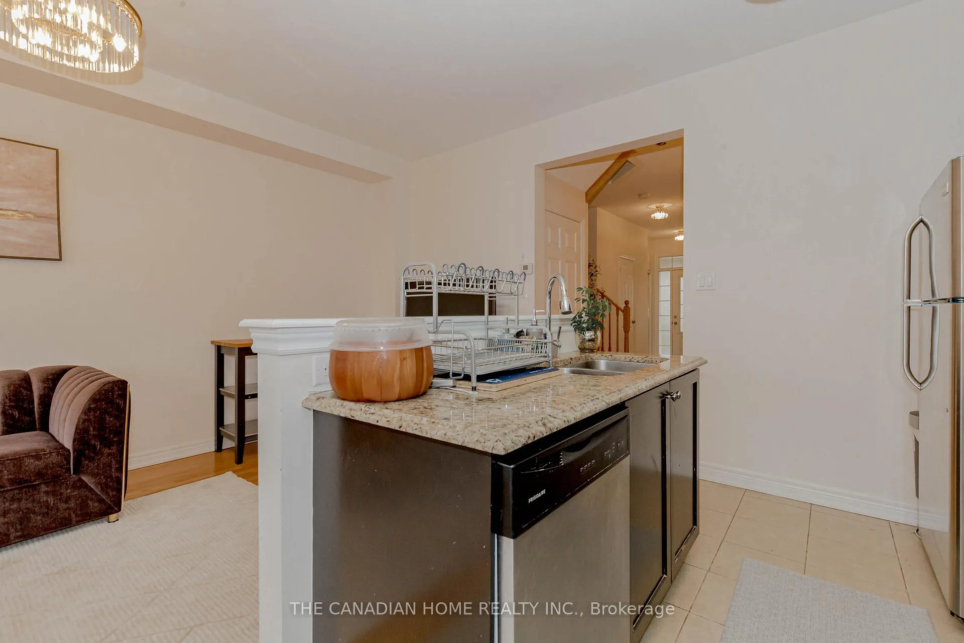 Photo 13 of 200 Sky Harbour Drive, Brampton, Bram West — HOMEH