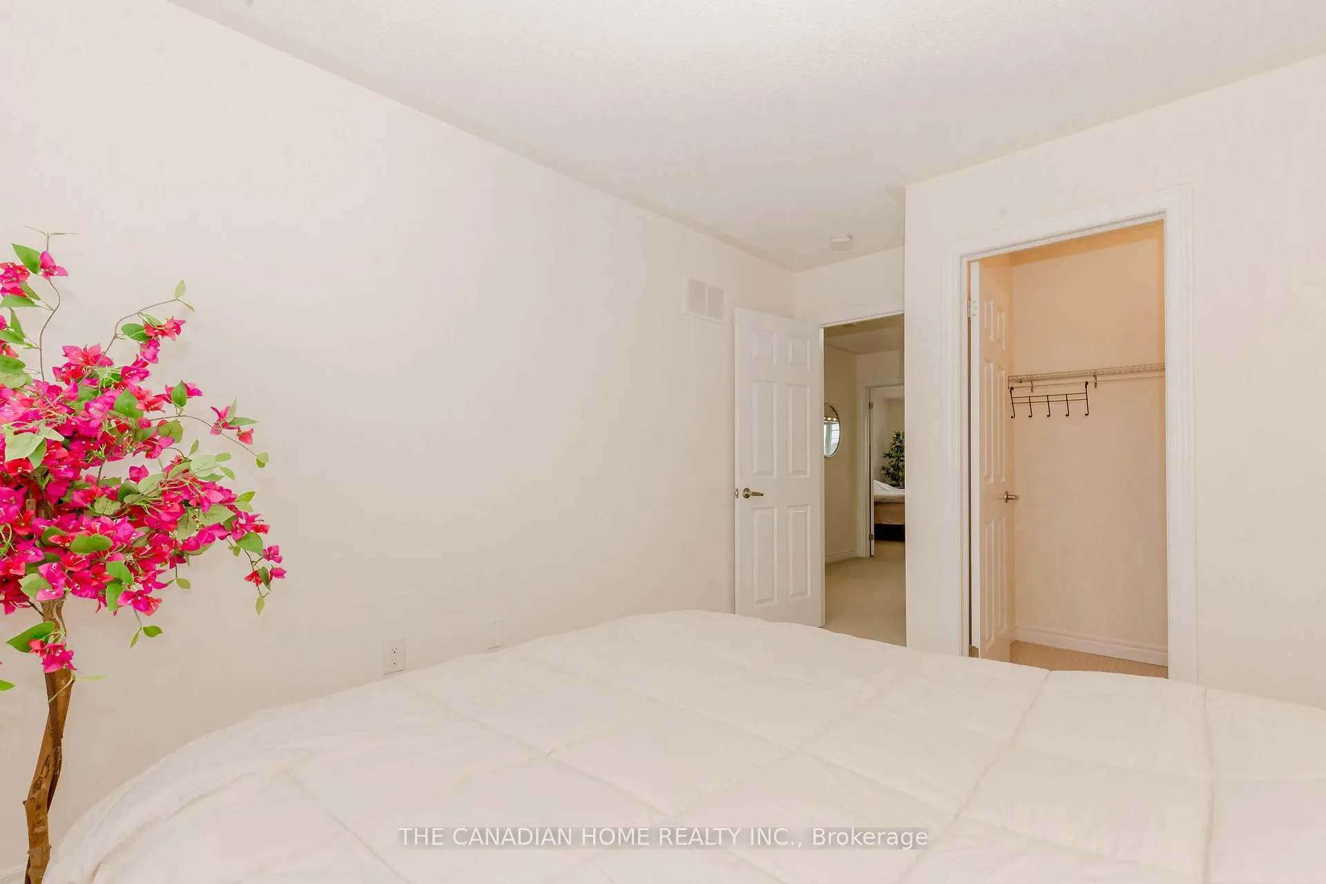 Photo 40 of 200 Sky Harbour Drive, Brampton, Bram West — HOMEH