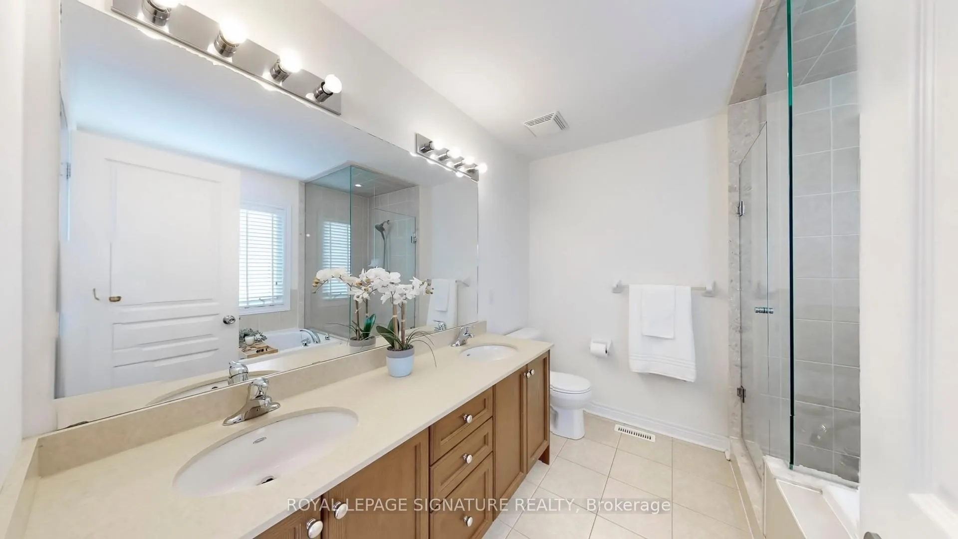Photo 8 of 23 Frederick Stamm Crescent, Markham, Berczy — HOMEH