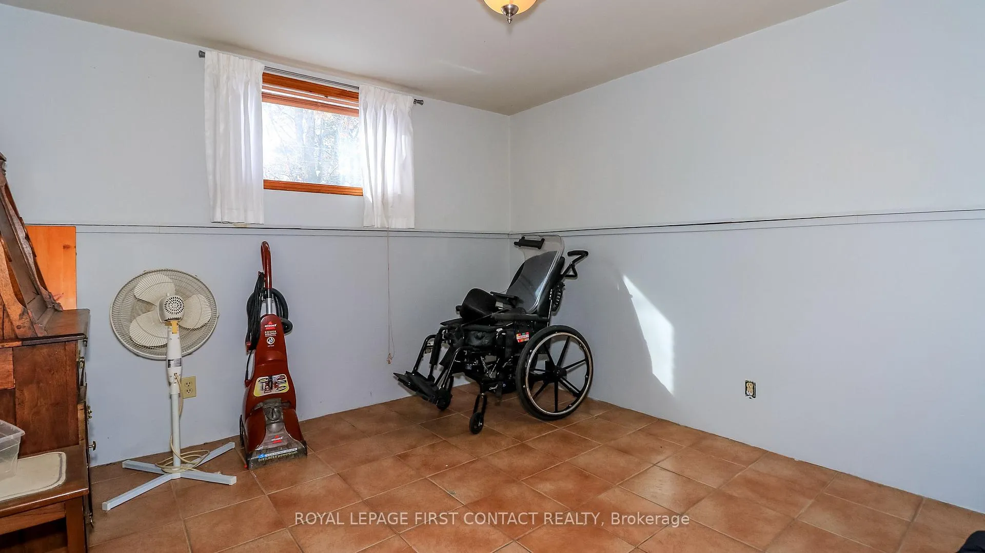 Photo 5 of 6237 2 Concession, Clearview, Rural Clearview — HOMEH