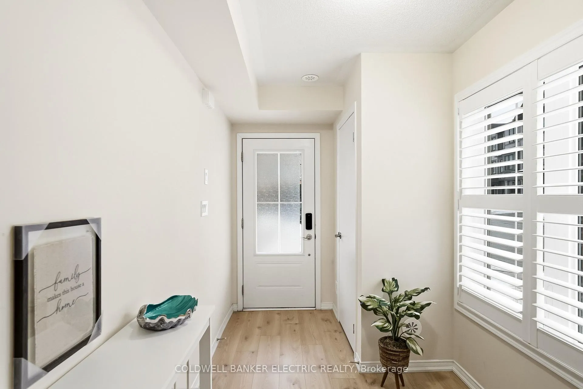 Photo 6 of 1 Loana Lane, Clarington, Bowmanville — HOMEH