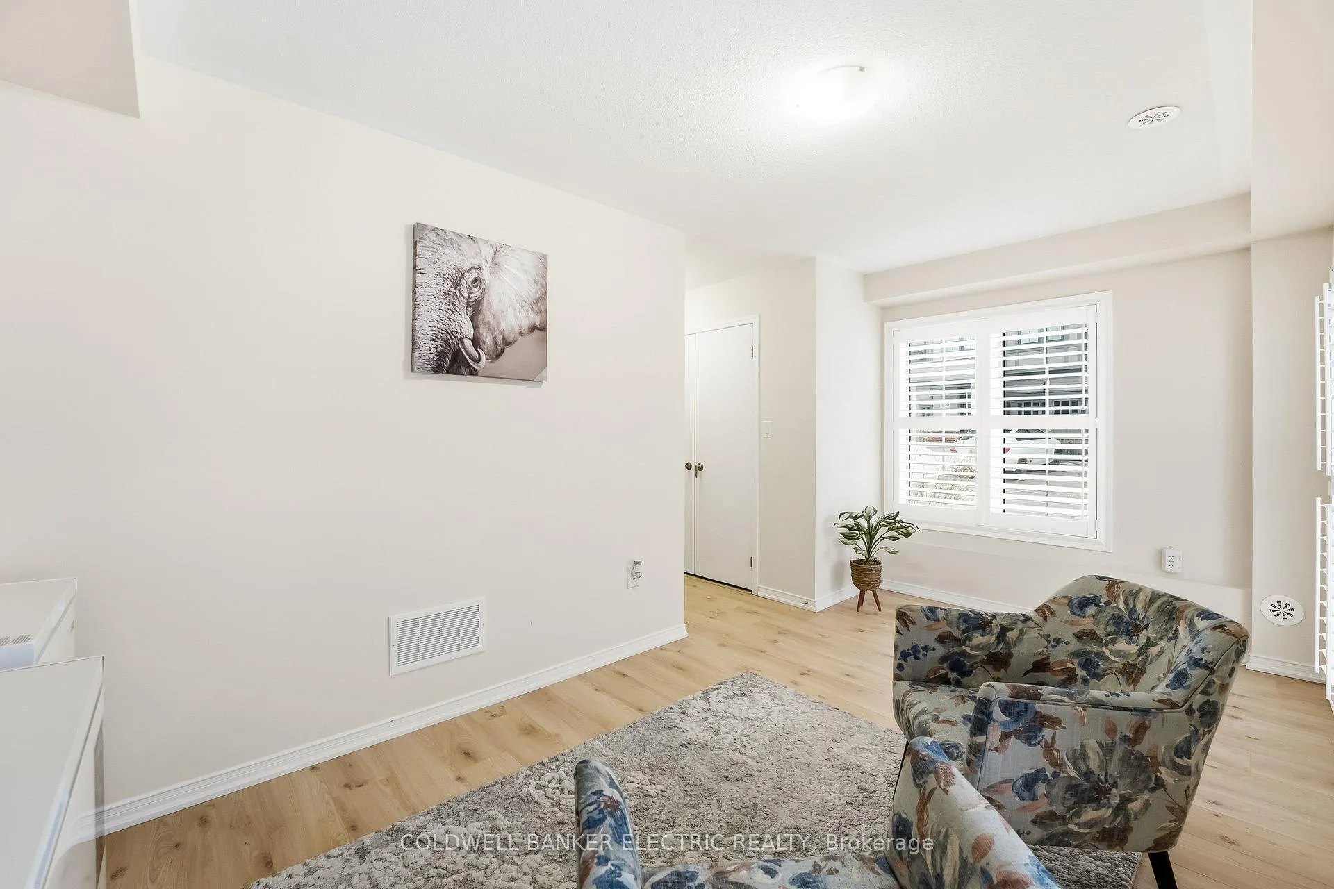 Photo 9 of 1 Loana Lane, Clarington, Bowmanville — HOMEH