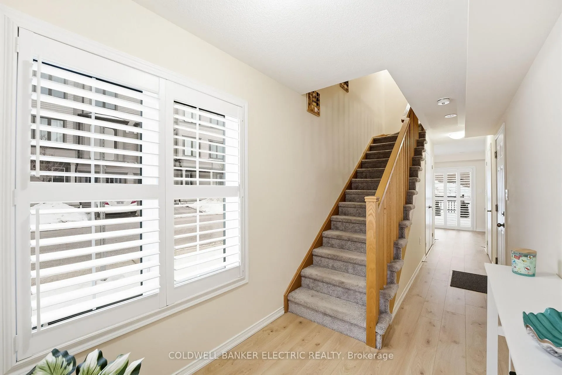 Photo 12 of 1 Loana Lane, Clarington, Bowmanville — HOMEH